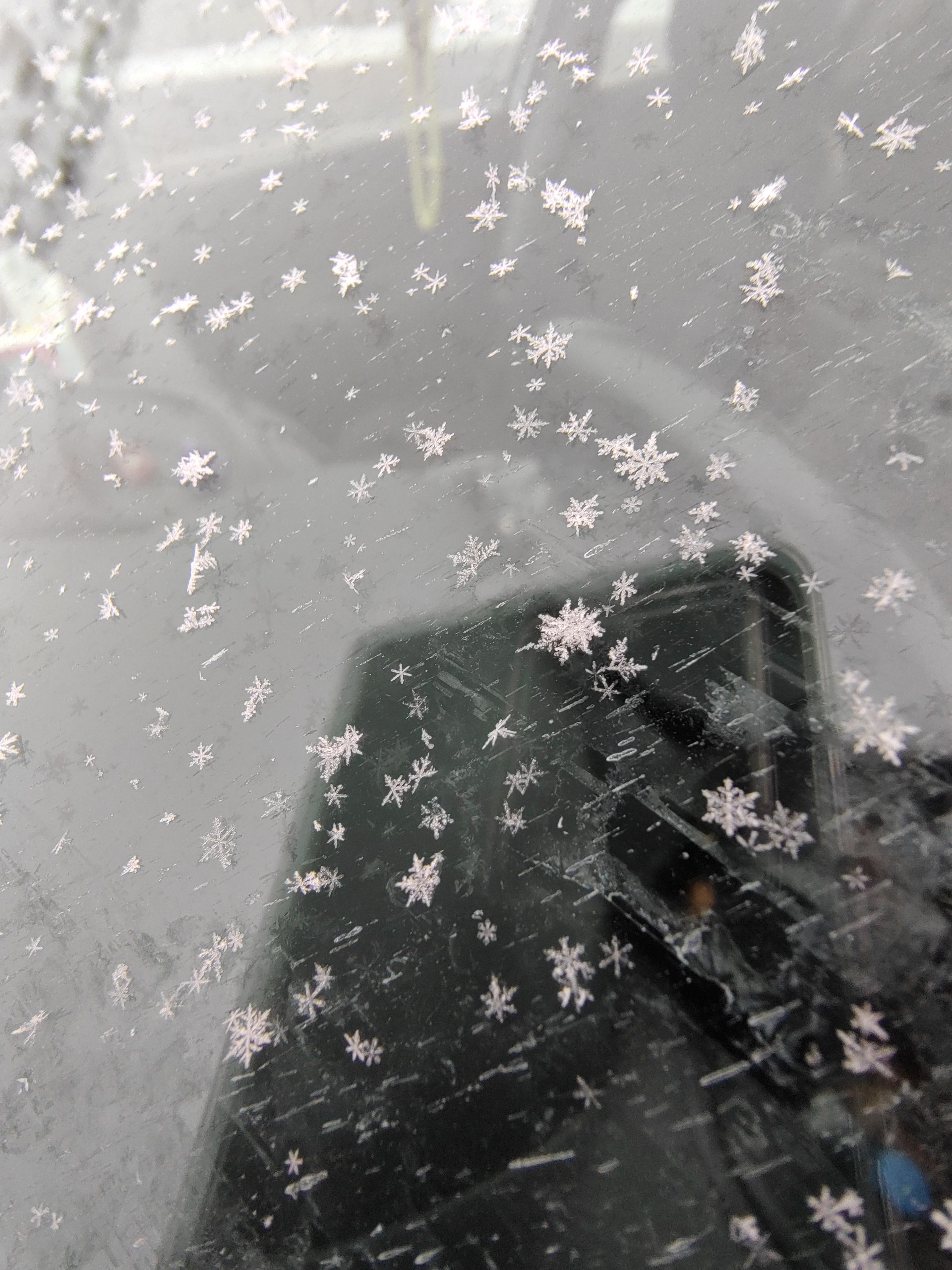 عکس ماکرو موتورولا اج ۳۰ فیوژن از دانه‌های برف