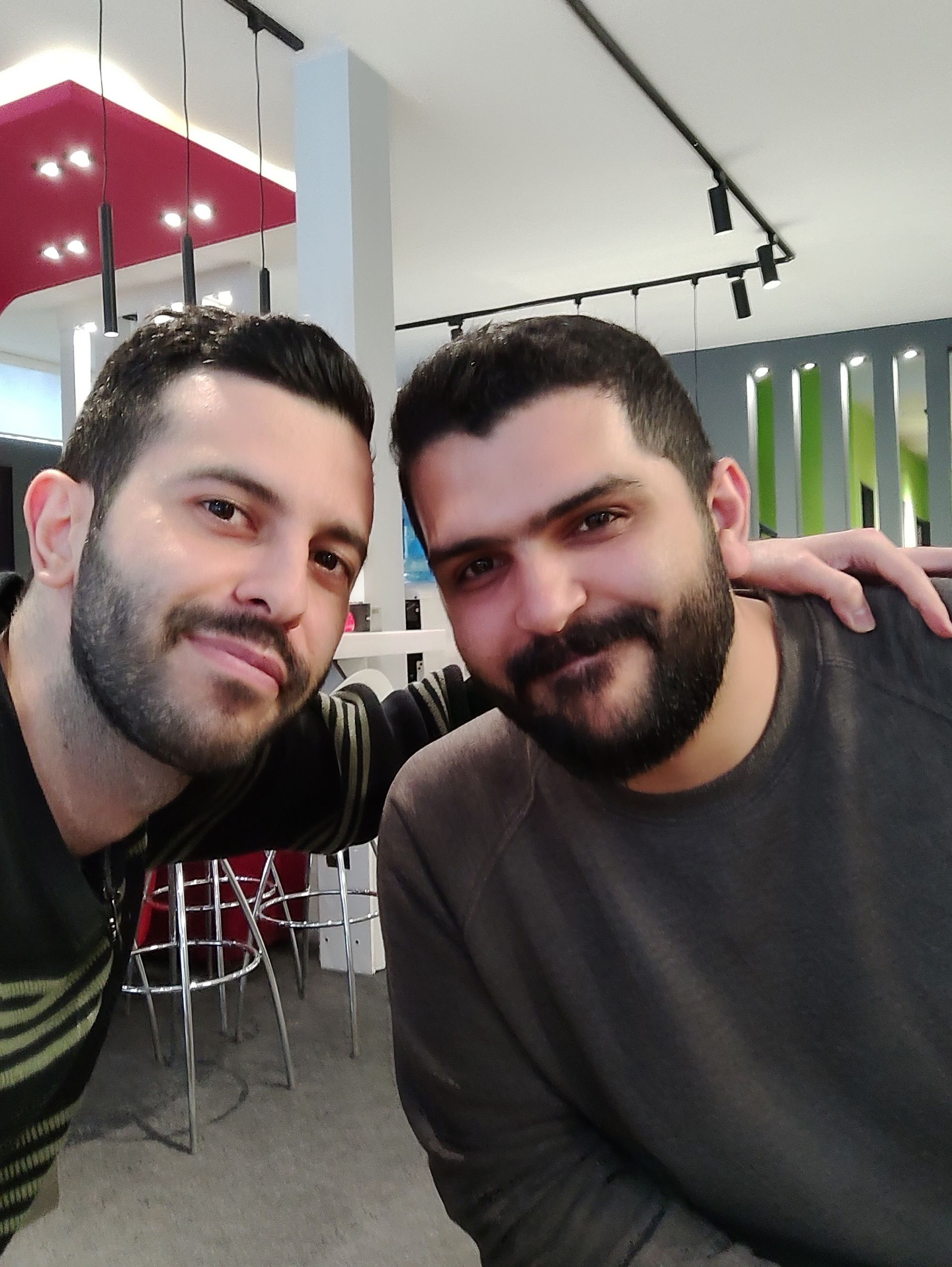 عکس سلفی دو نفره موتورولا اج ۳۰ فیوژن