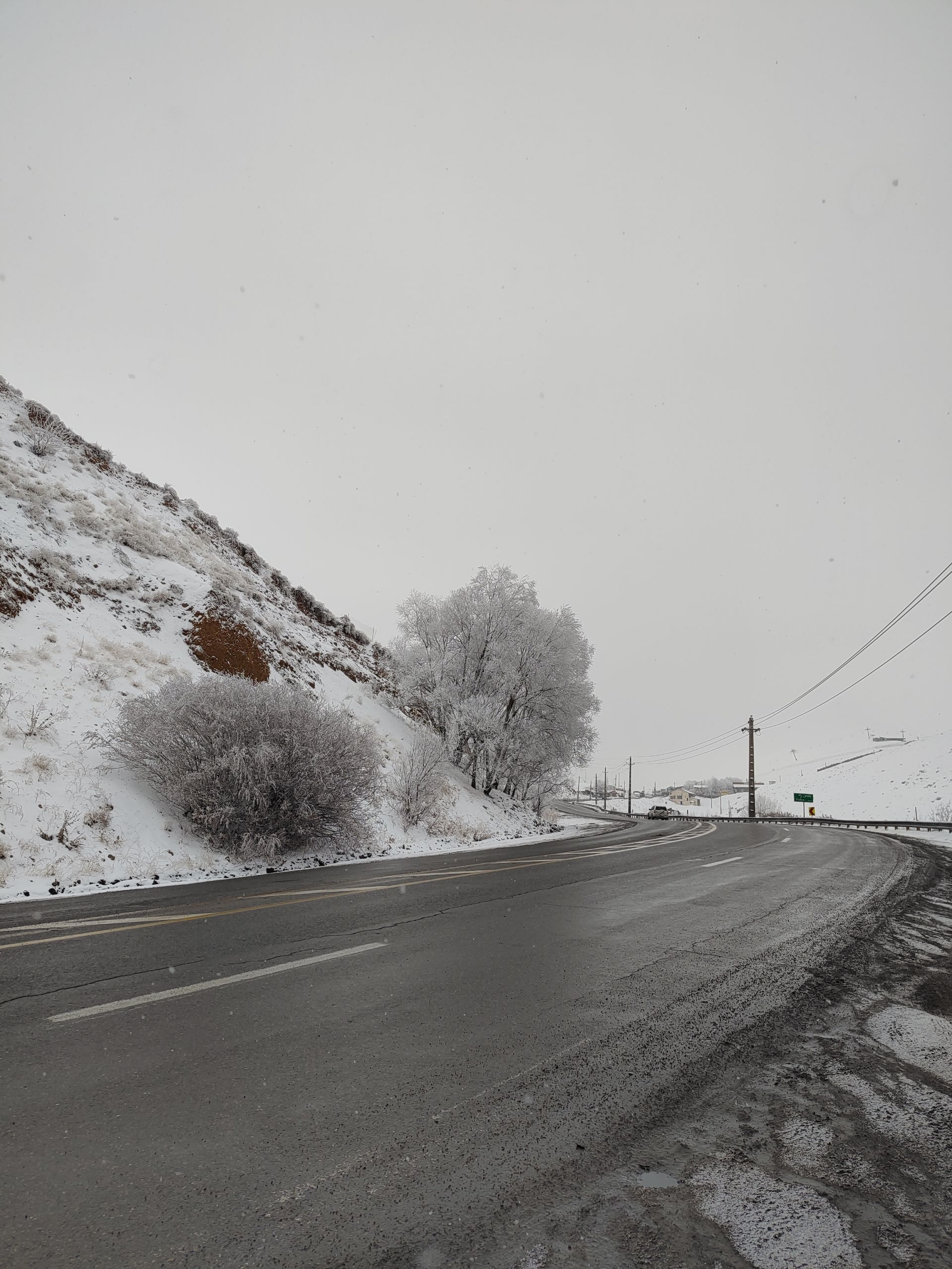 نمونه عکس دوربین واید موتورولا اج ۳۰ فیوژن در محیط برفی