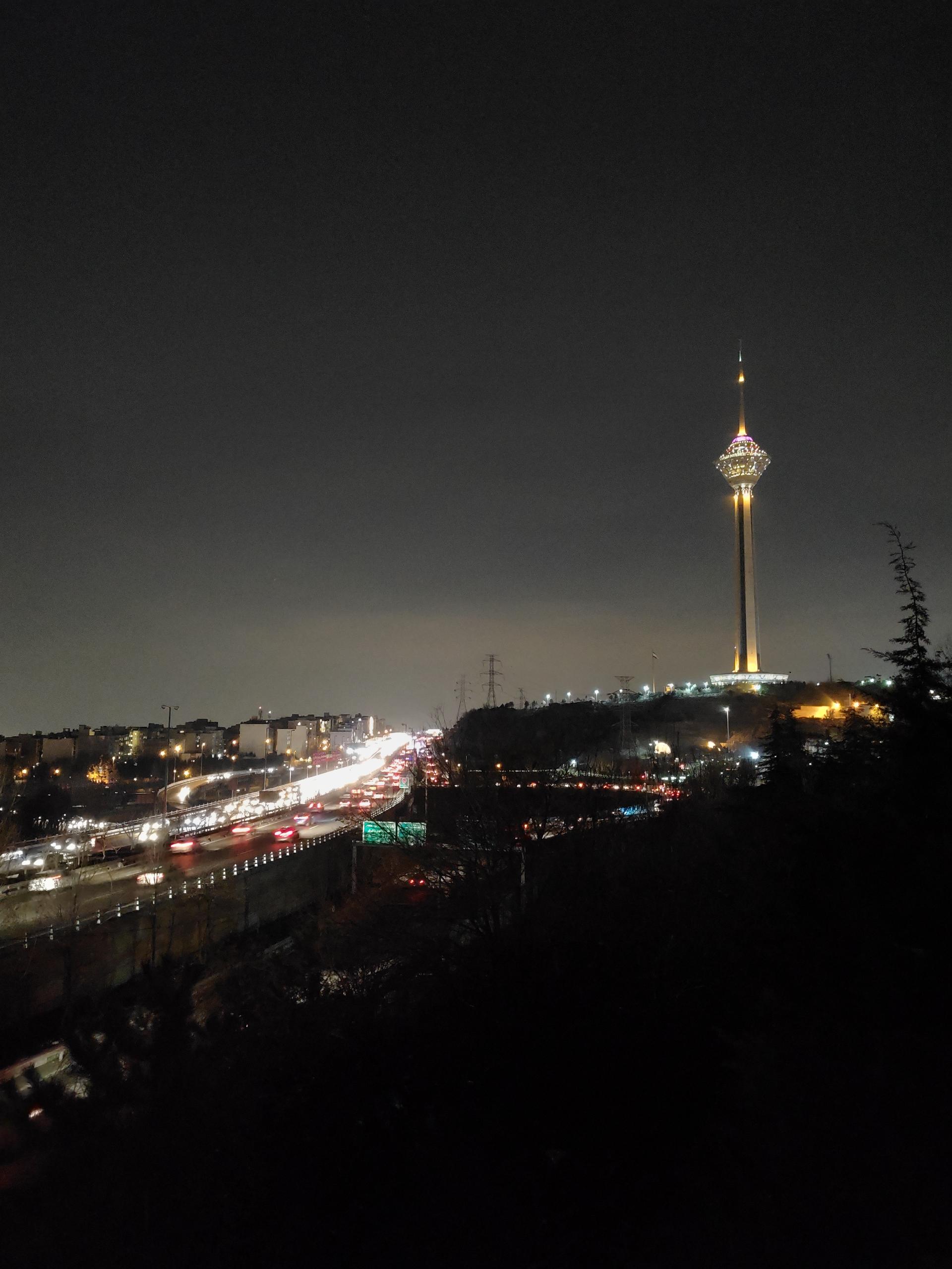 نمونه عکس دوربین واید موتورولا اج ۳۰ فیوژن در شب