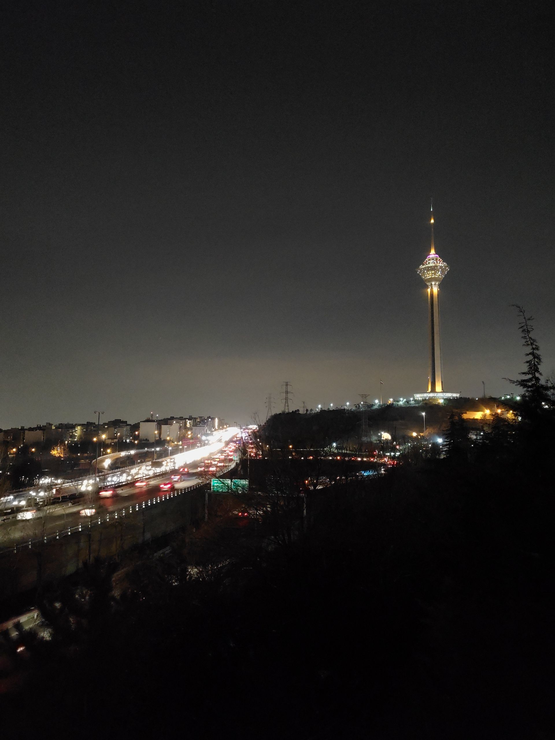 نمونه عکس دوربین واید موتورولا اج ۳۰ فیوژن در شب