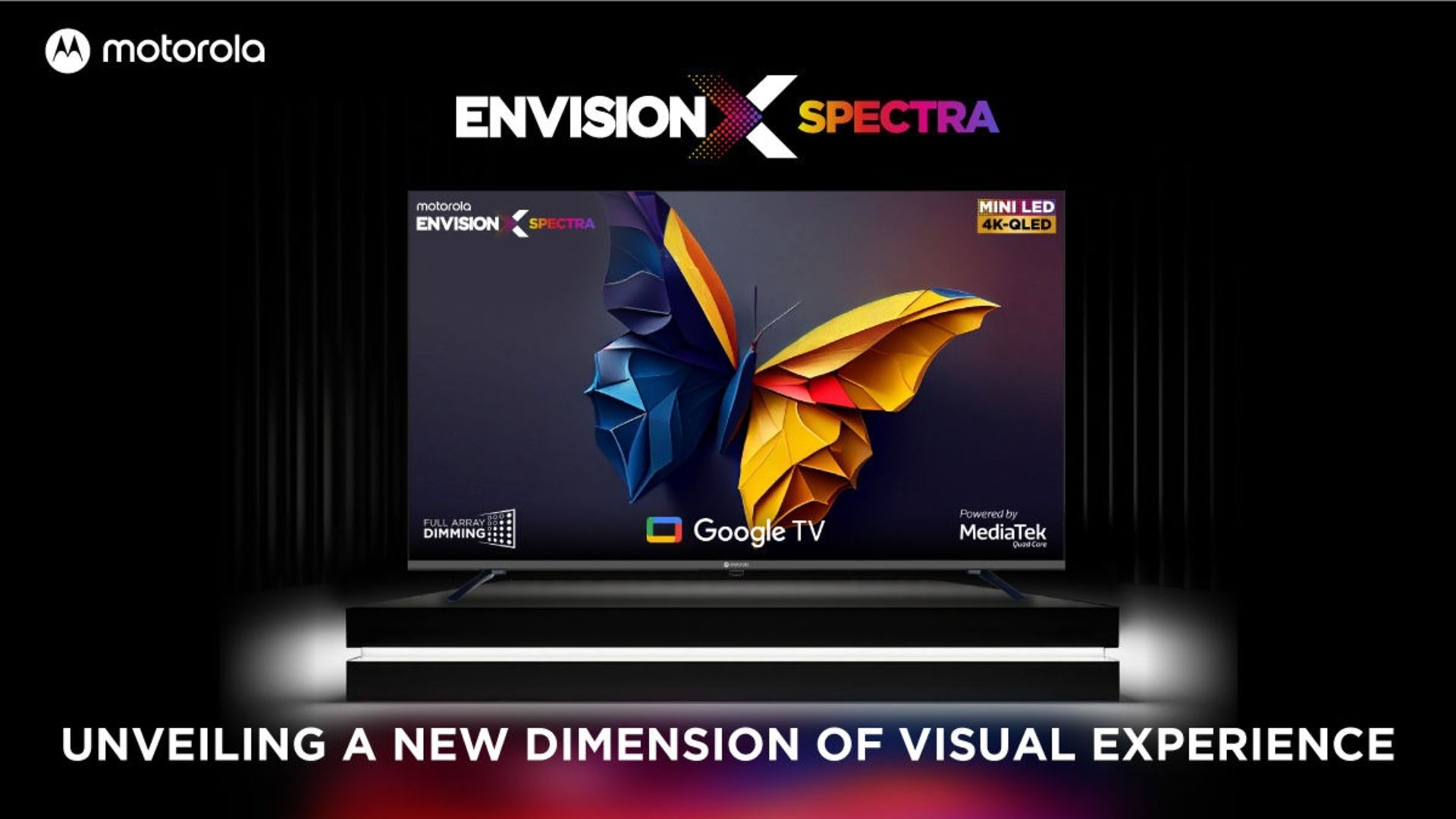تلویزیون موتورولا EnvisionX Spectra از نمای جلو درحال نمایش پروانه