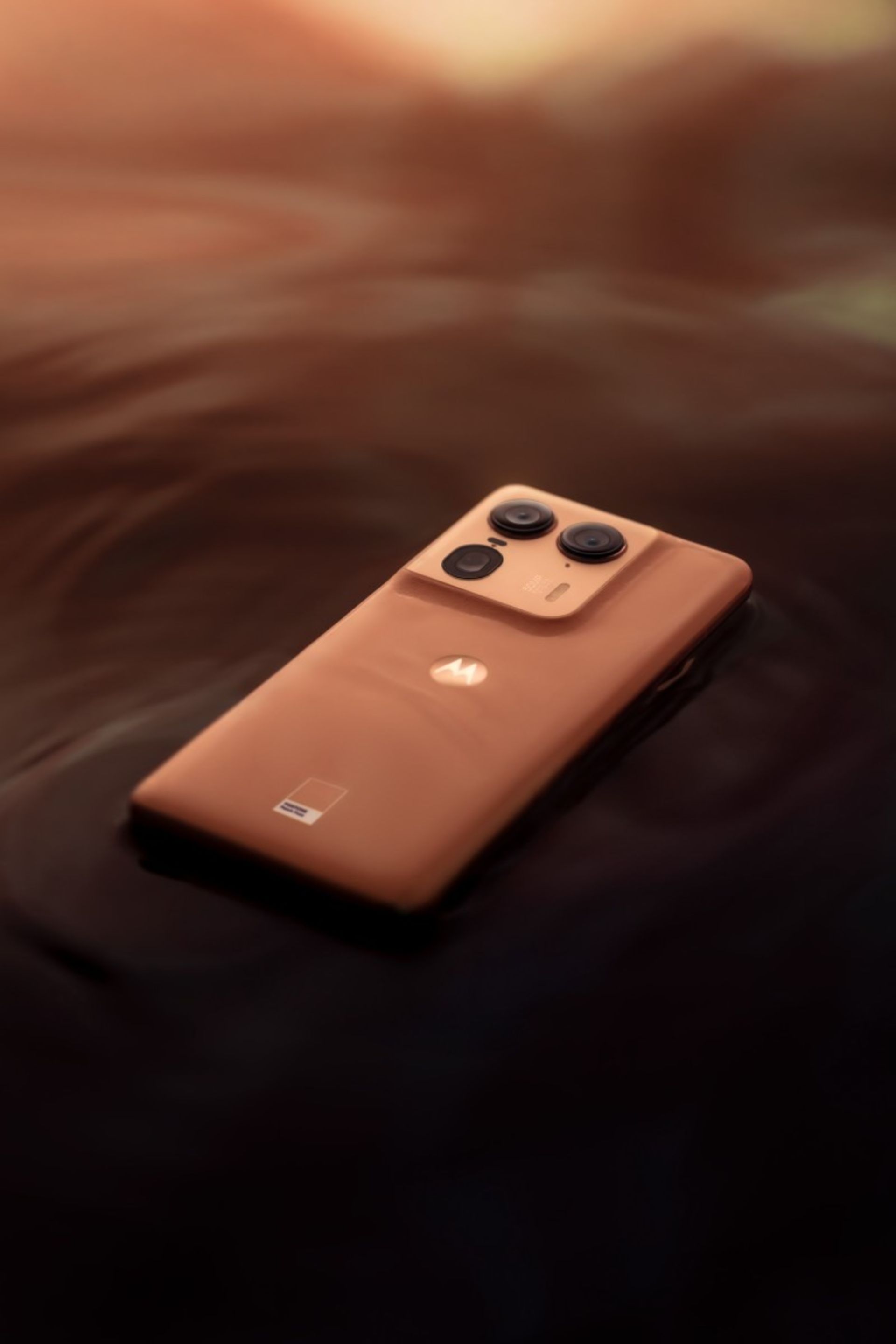 پنل پشتی گوشی موتورولا اج ۵۰ اولترا رنگ کرم