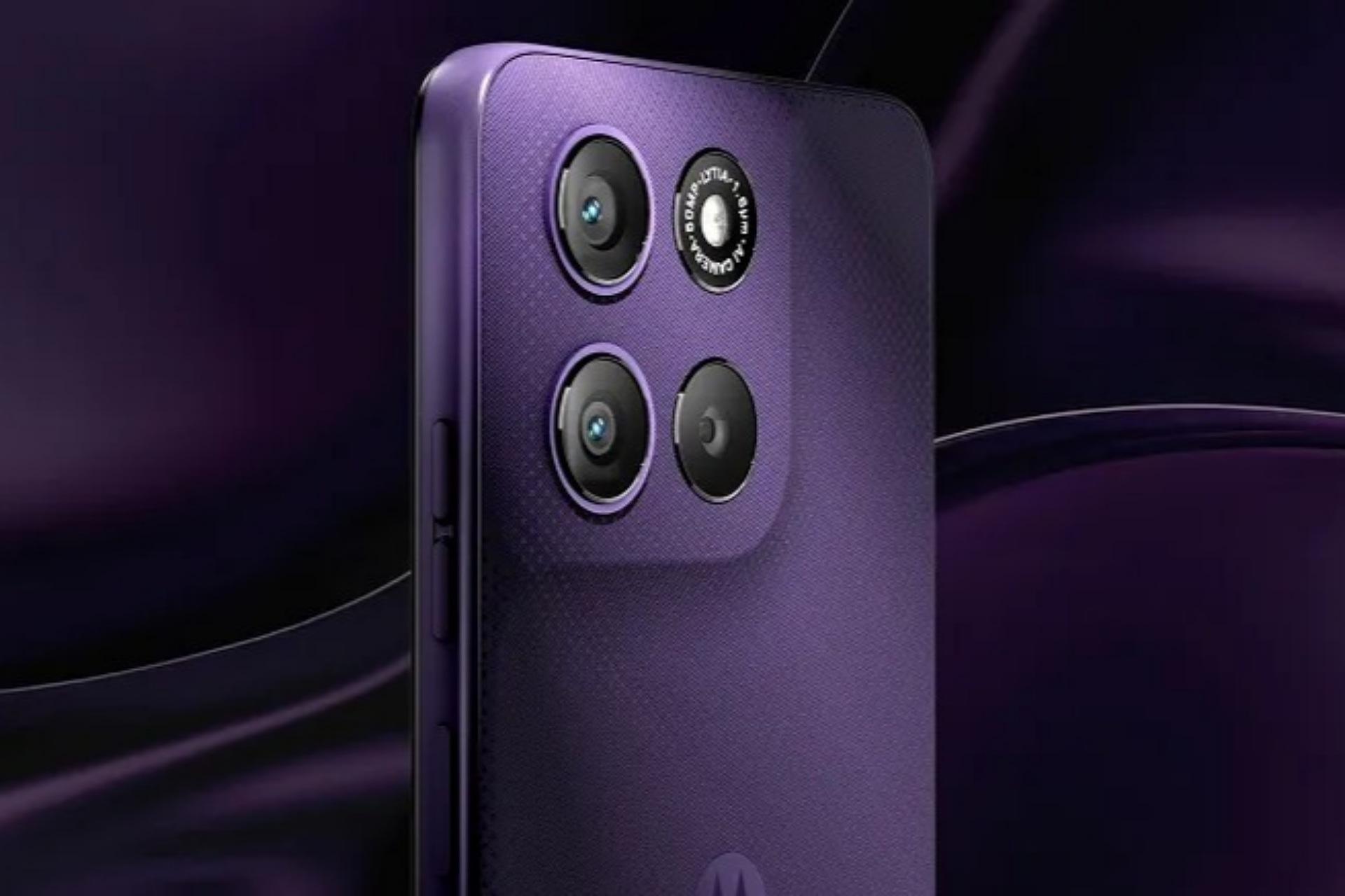 موتورولا موتو G67 پاور در رنگ ارغوانی از نمای کناری