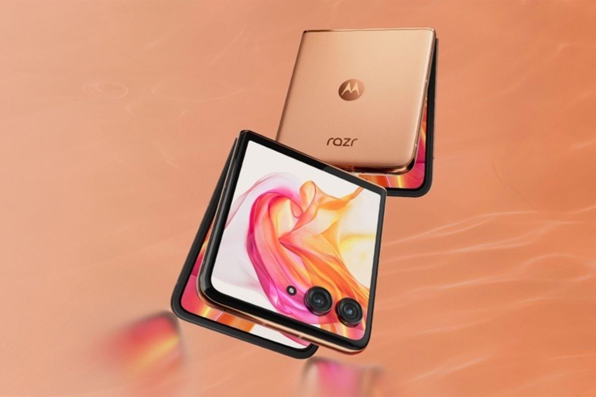 پنل پشتی گوشی تاشو Motorola Razr 50 رنگ هلویی است