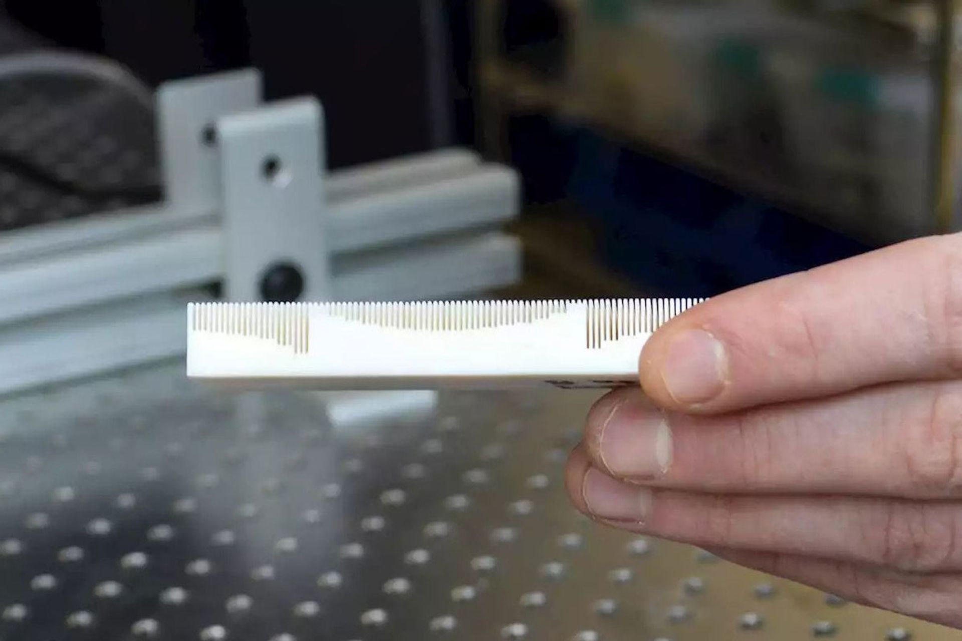 دست و شی شانه مانند