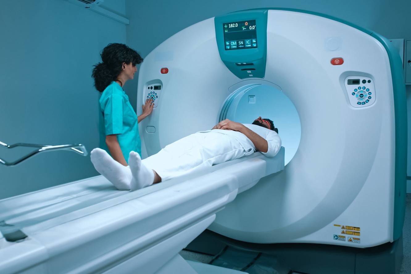 دکمه قرمز ۵۰هزار دلاری؛ چرا خاموش کردن ناگهانی دستگاه MRI فاجعه‌بار است؟