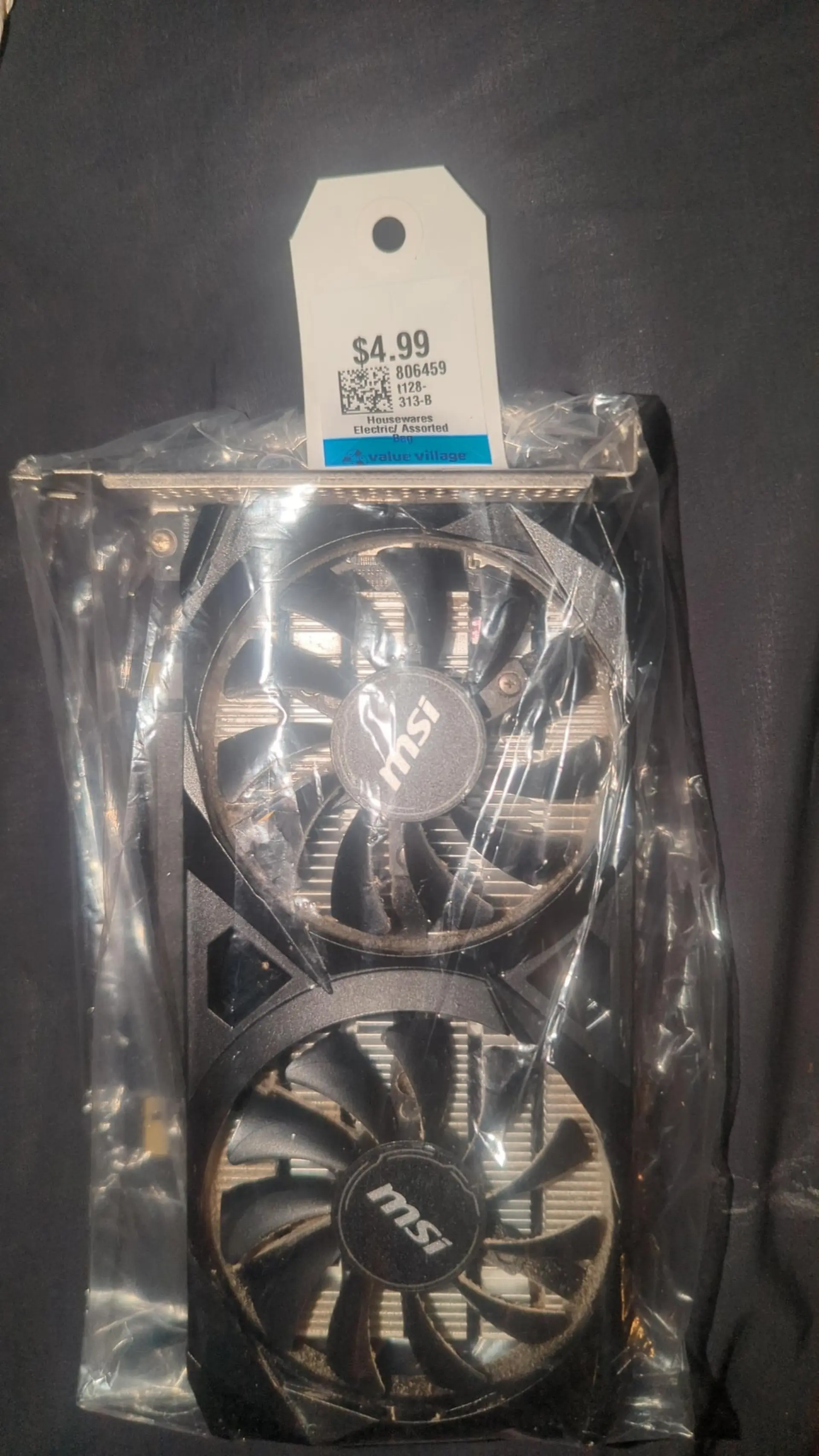 کارت گرافیک دو فن ام‌اس‌آی (MSI) بسته‌بندی شده در کیسه‌ی پلاستیکی