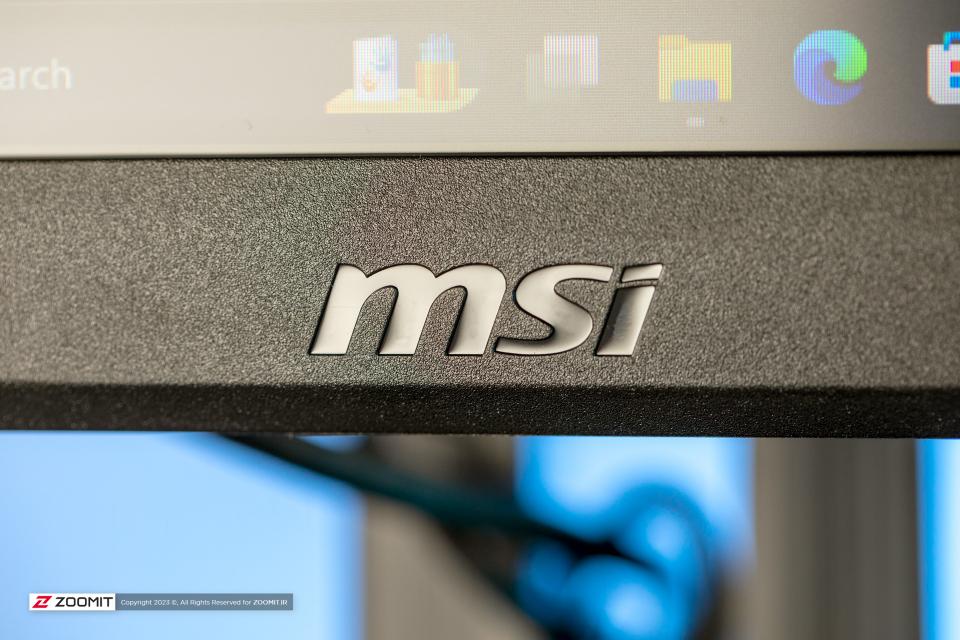 لوگوی MSI در حاشیه پایینی مانیتور MAG321QR QD