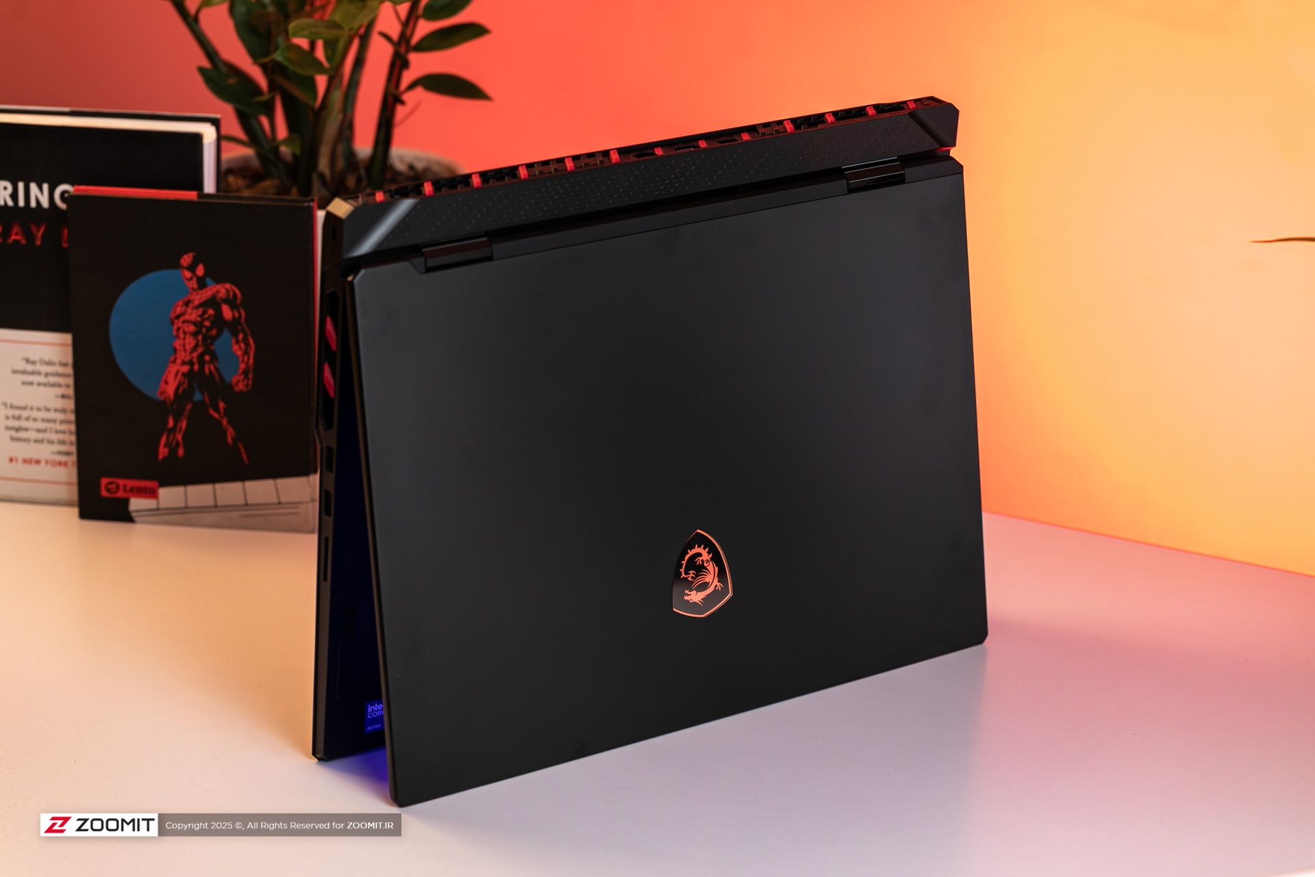 لپ‌تاپ  MSI Raider 18 HX AI A2XWX به‌صورت ایستاده