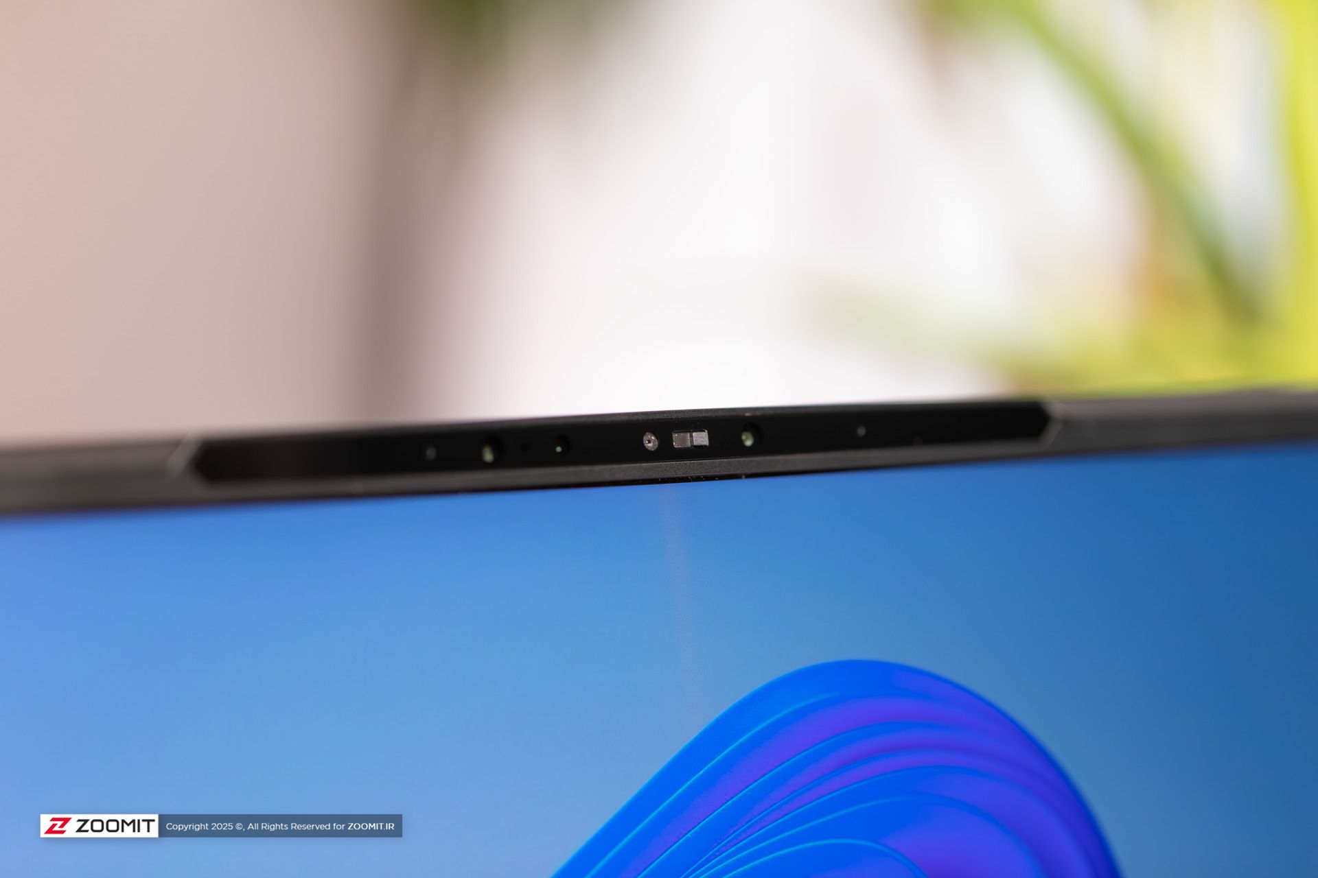 وب‌کم  MSI Raider 18 HX AI A2XWX