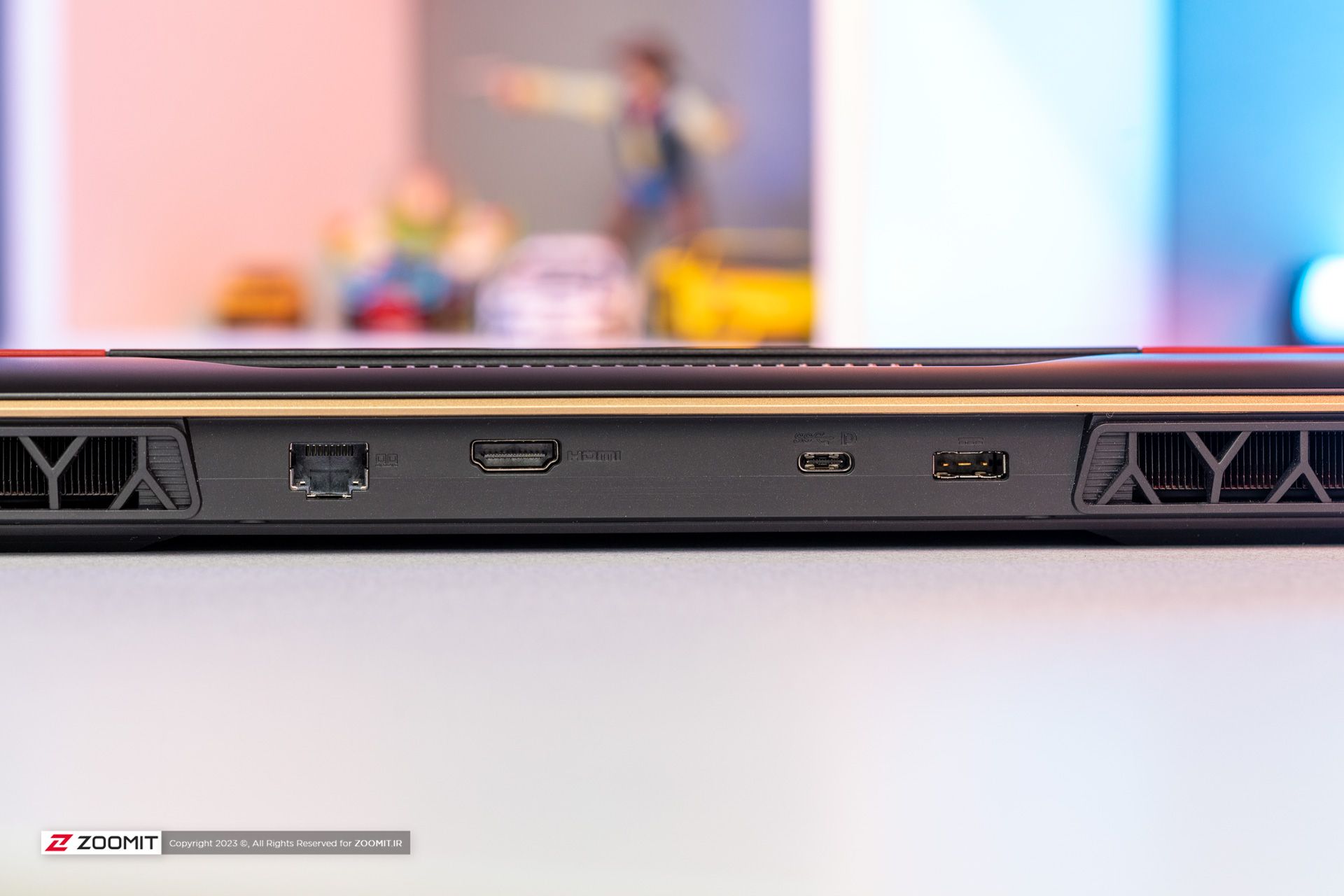 نمای پشت لپ‌تاپ گیمینگ Raider GE78 HX ام‌اس‌آی