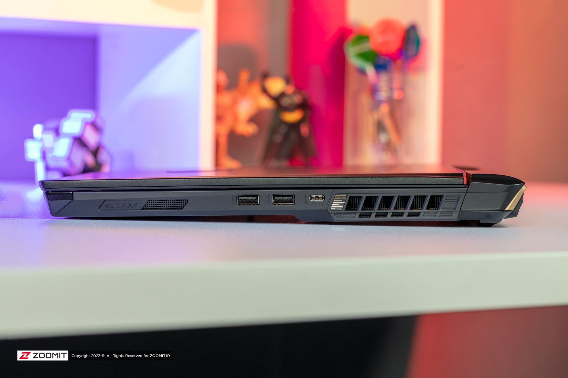 نمای سمت راست لپ‌تاپ گیمینگ Raider GE78 HX ام‌اس‌آی