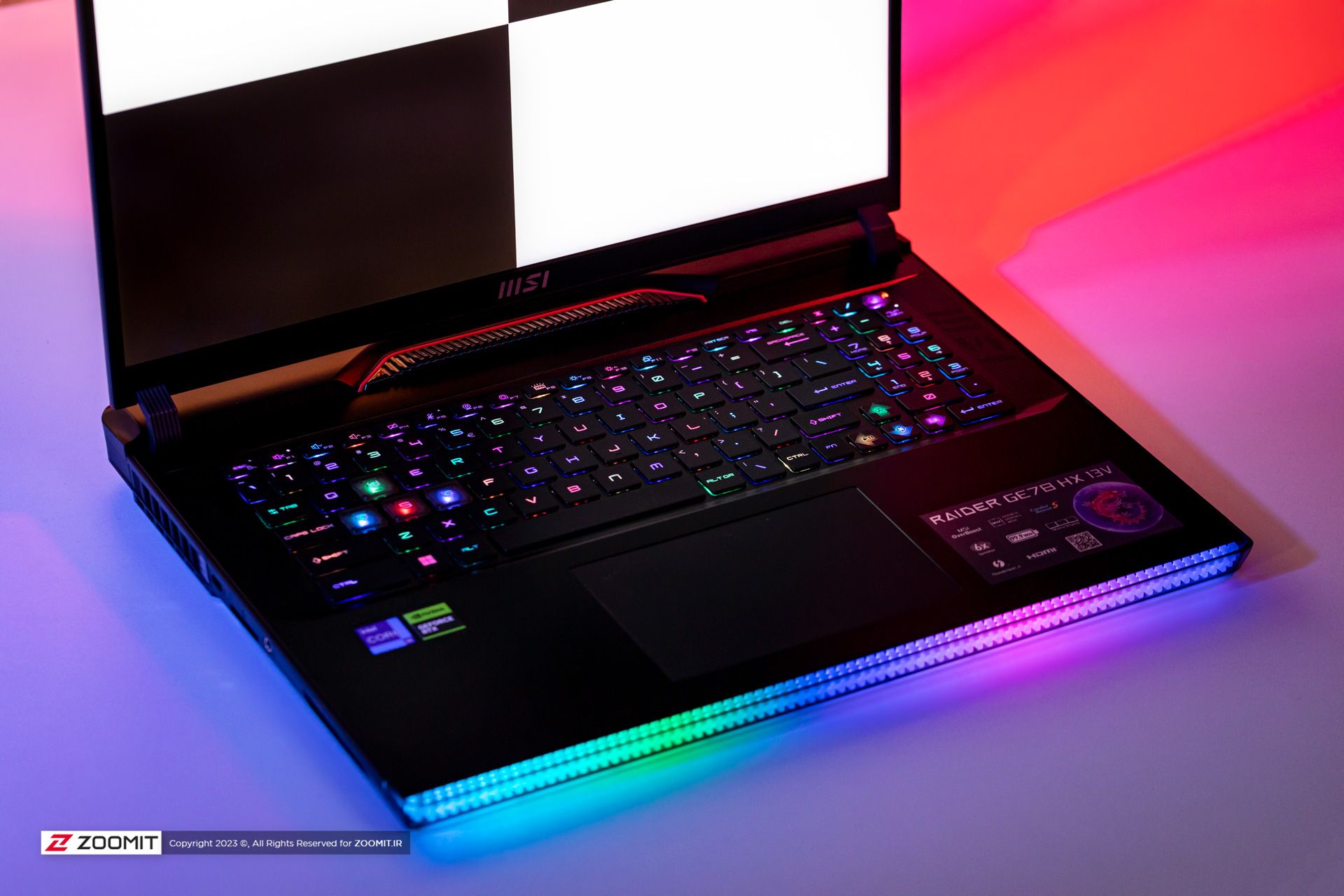 نورپردازی لپ‌تاپ گیمینگ Raider GE78 HX ام‌اس‌آی