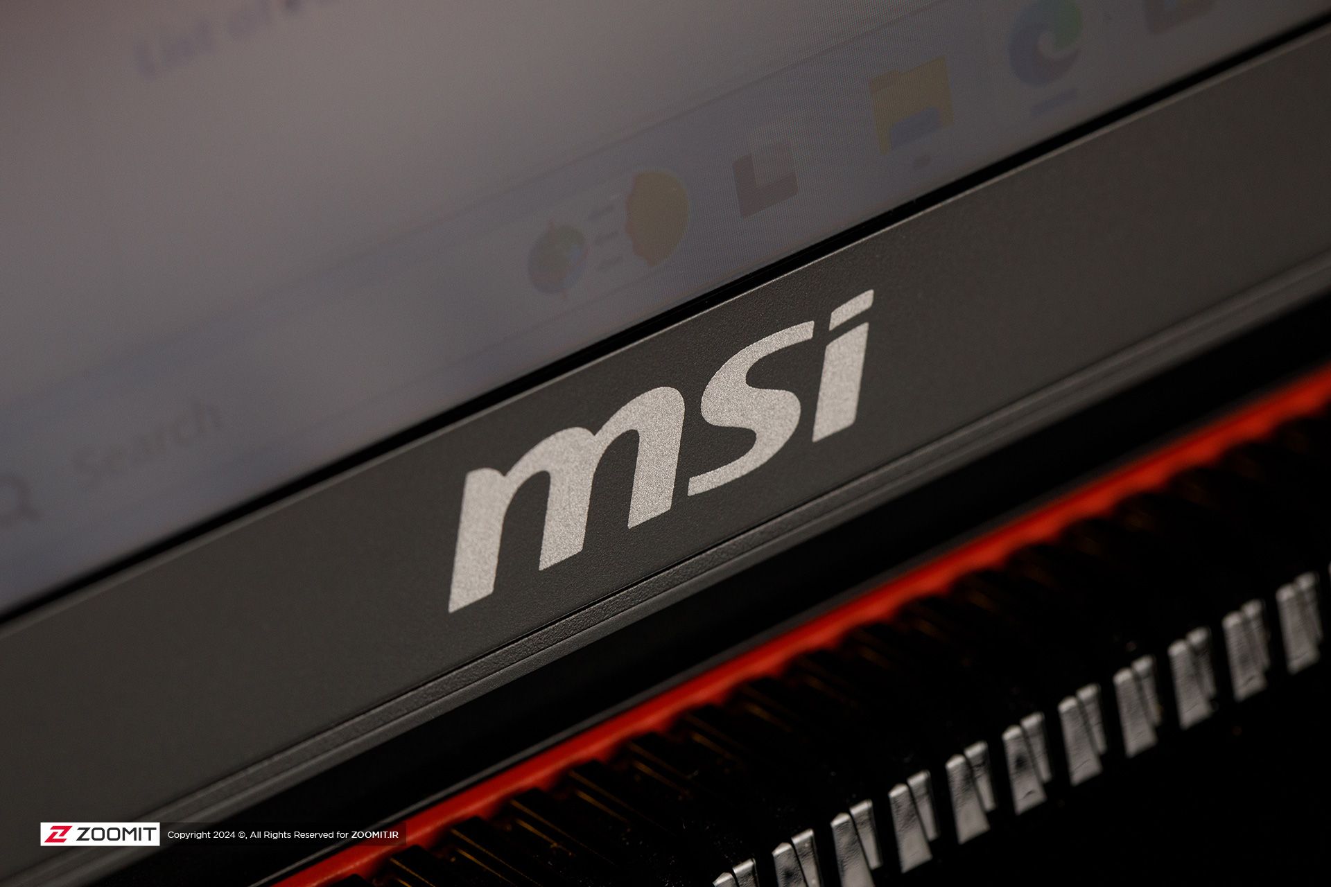 لوگوی MSI روی قاب صفحه‌نمایش