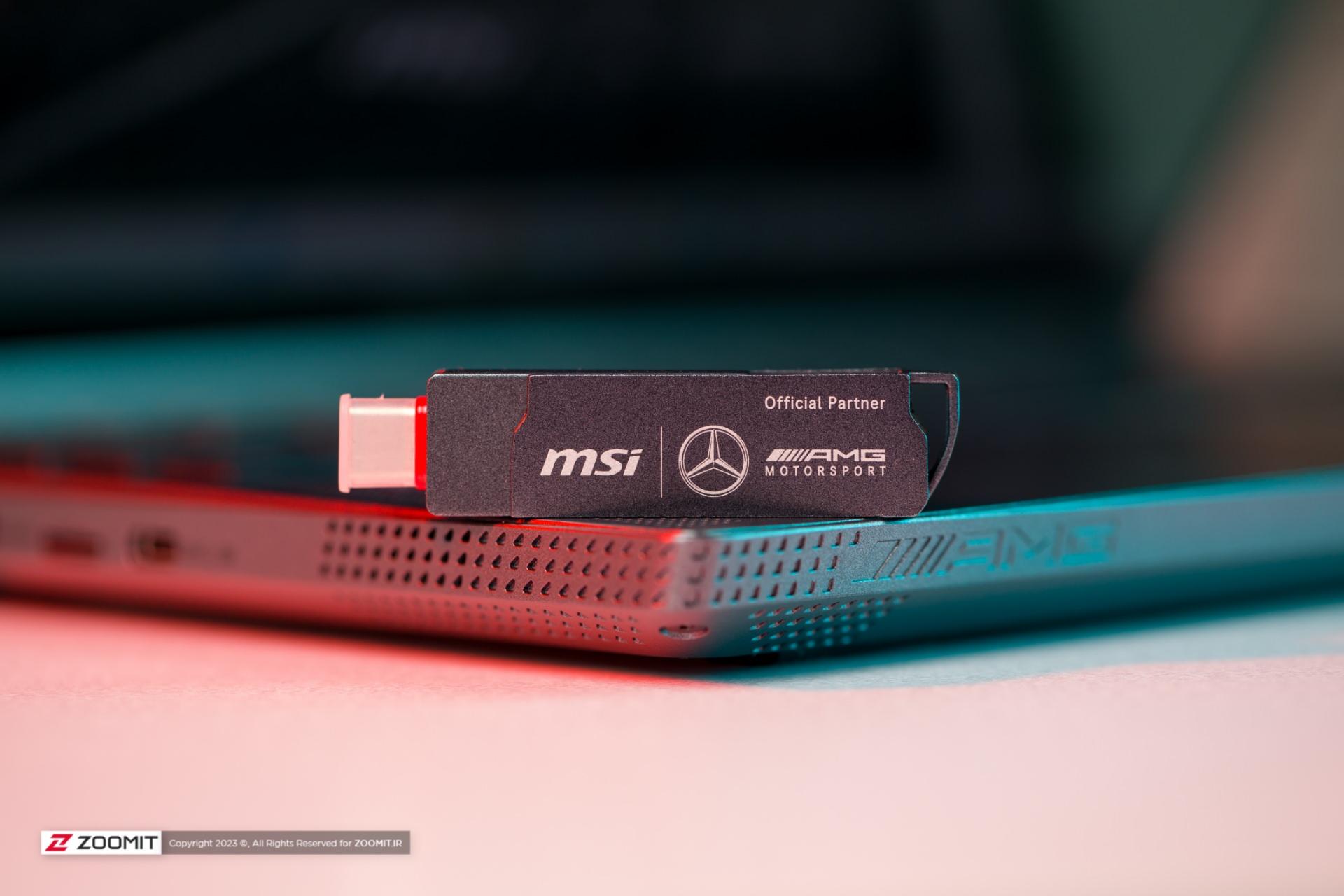 فلش USB همراه لپ تاپ ام اس آی Stealth 16 AMG