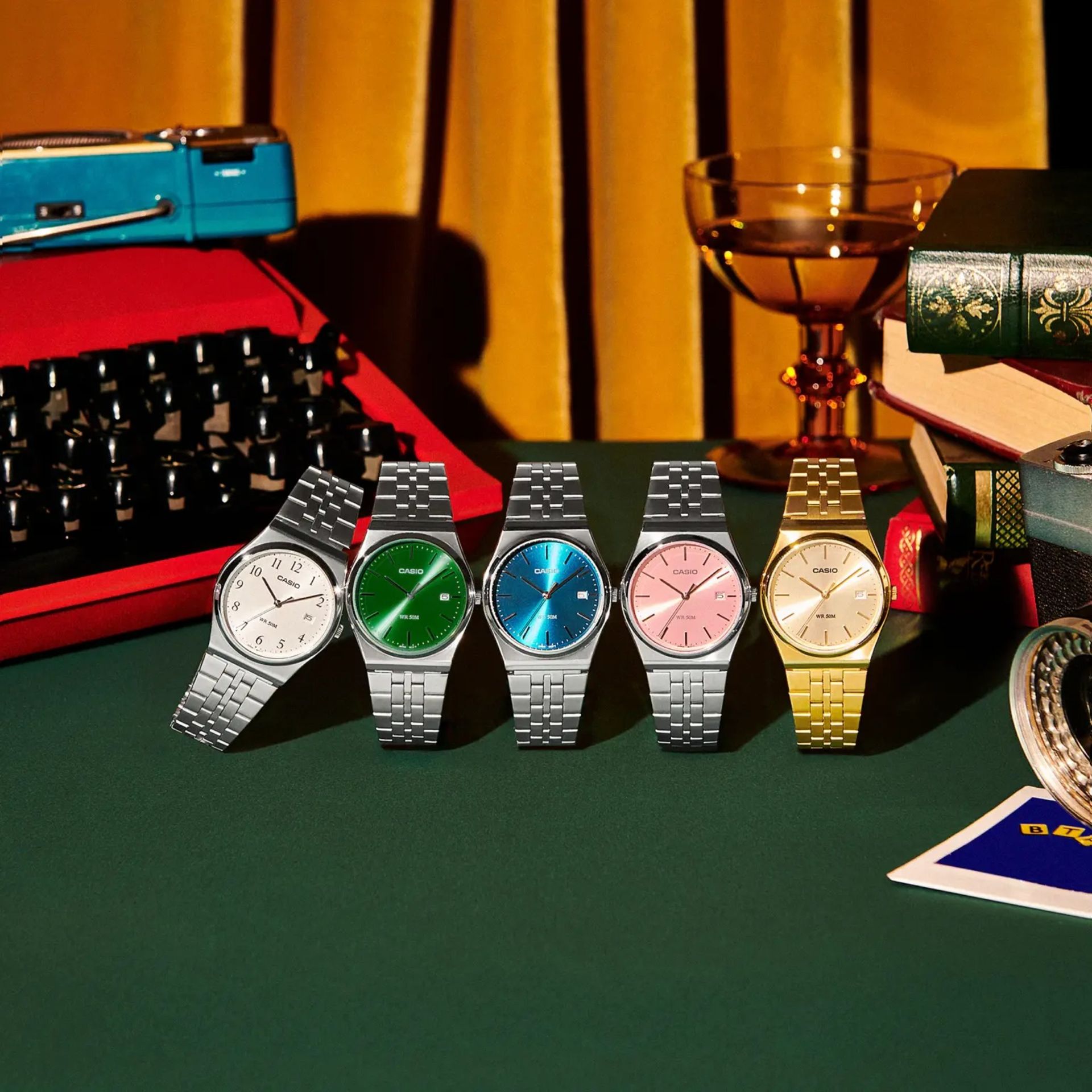 ساعت MTP-B145GC-9AV کاسیو در کنار سایر اعضای سری MTP-B145