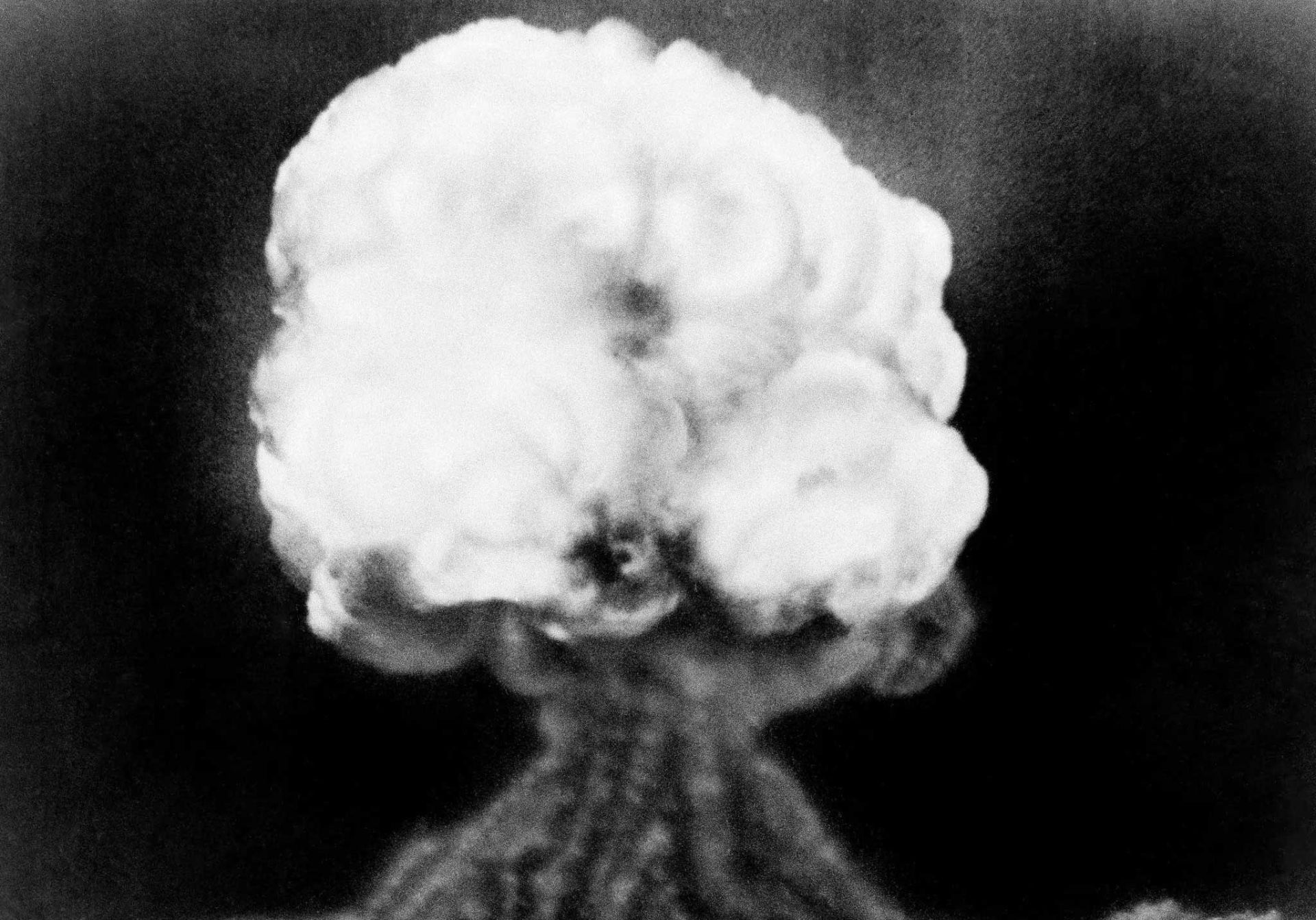 قارچ ابر نخستین انفجار اتمی جهان