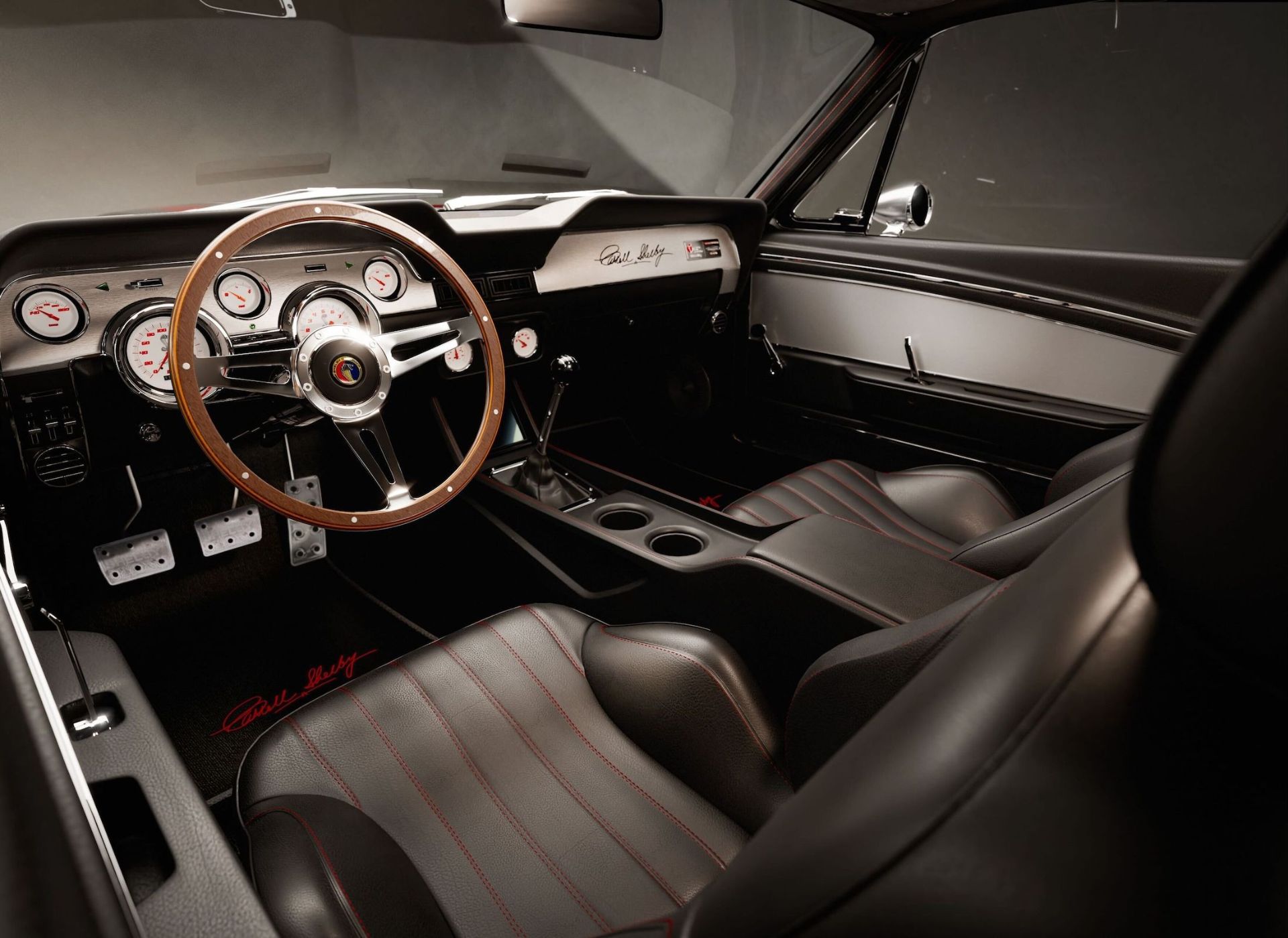 نمای داخلی ردیف جلو خودروی فورد موستانگ شلبی سنتنیال GT500CR