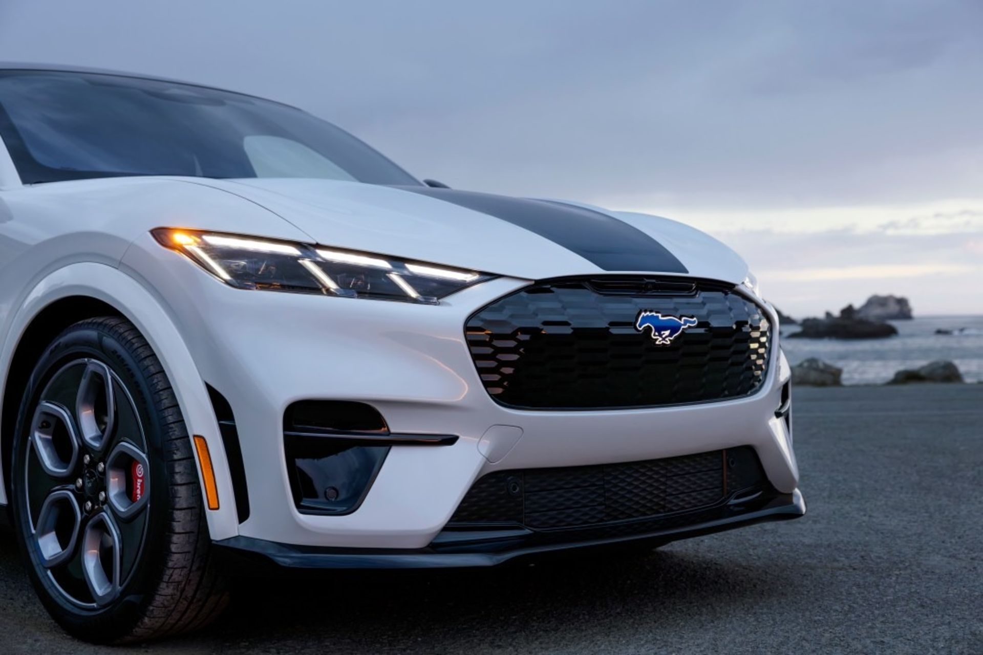 چراغ‌های فورد موستانگ Mach-E GT California Special