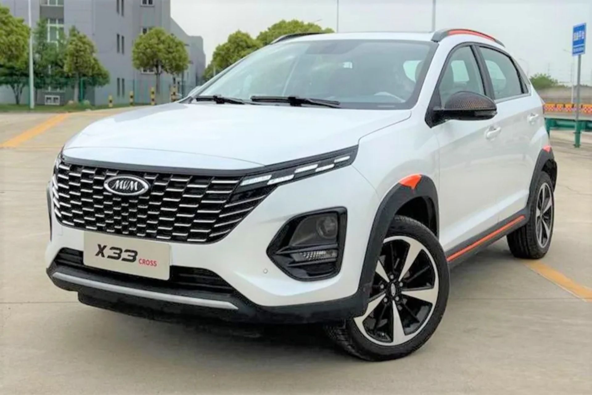 ام‌وی‌ام X33 در رنگ سفید