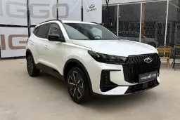 خودروی سفید MVM X5 با طراحی جلو و جلوپنجره جدید