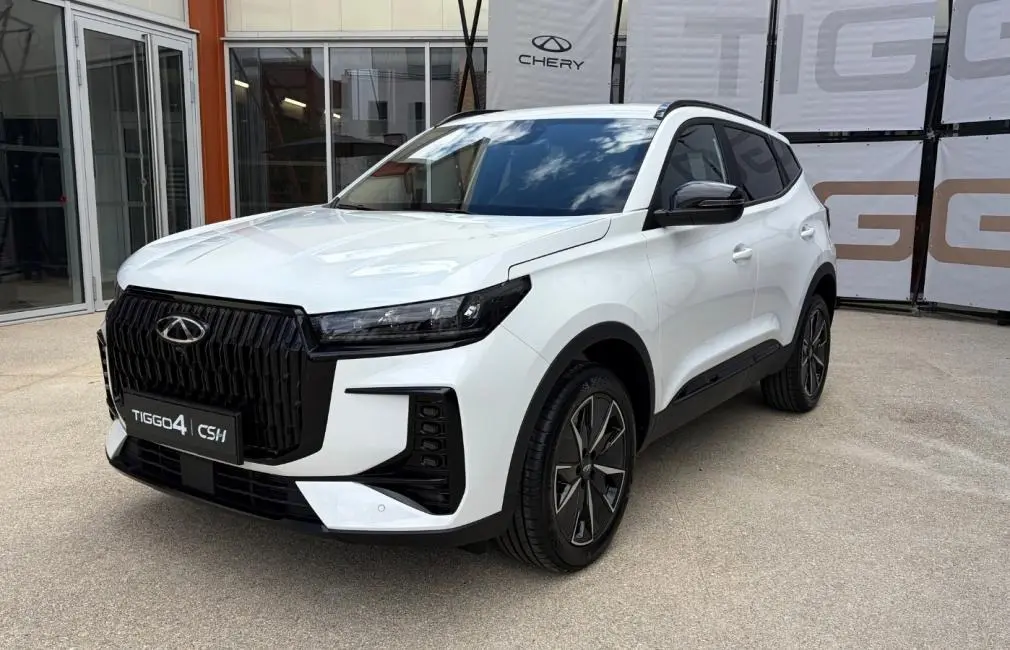 خودرو کراس‌اوور سفید MVM X5 (Tiggo 4) با طراحی جلو و جلوپنجره جدید