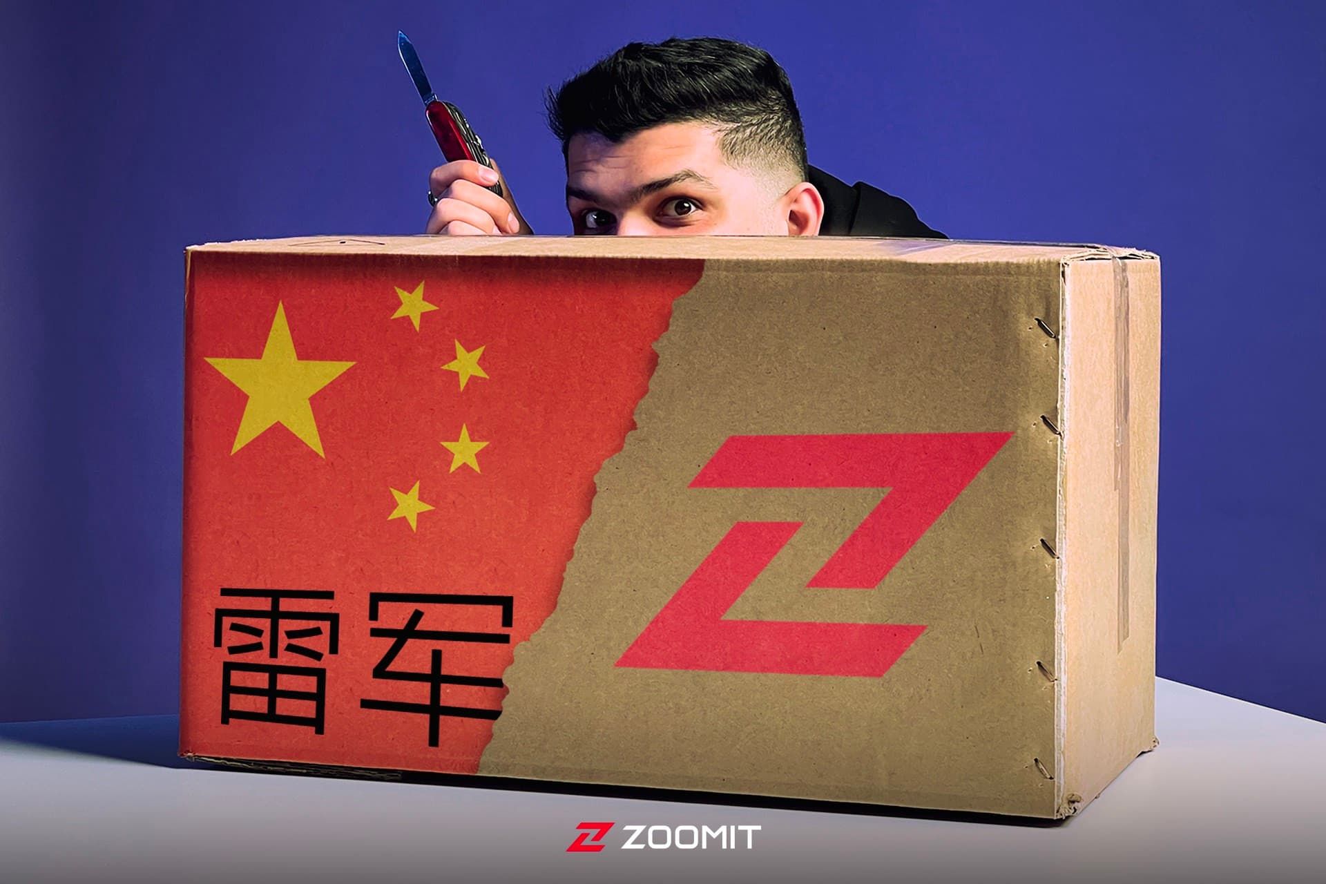پسر جوان در پشت جعبه اسرار آمیز با پرچم چین