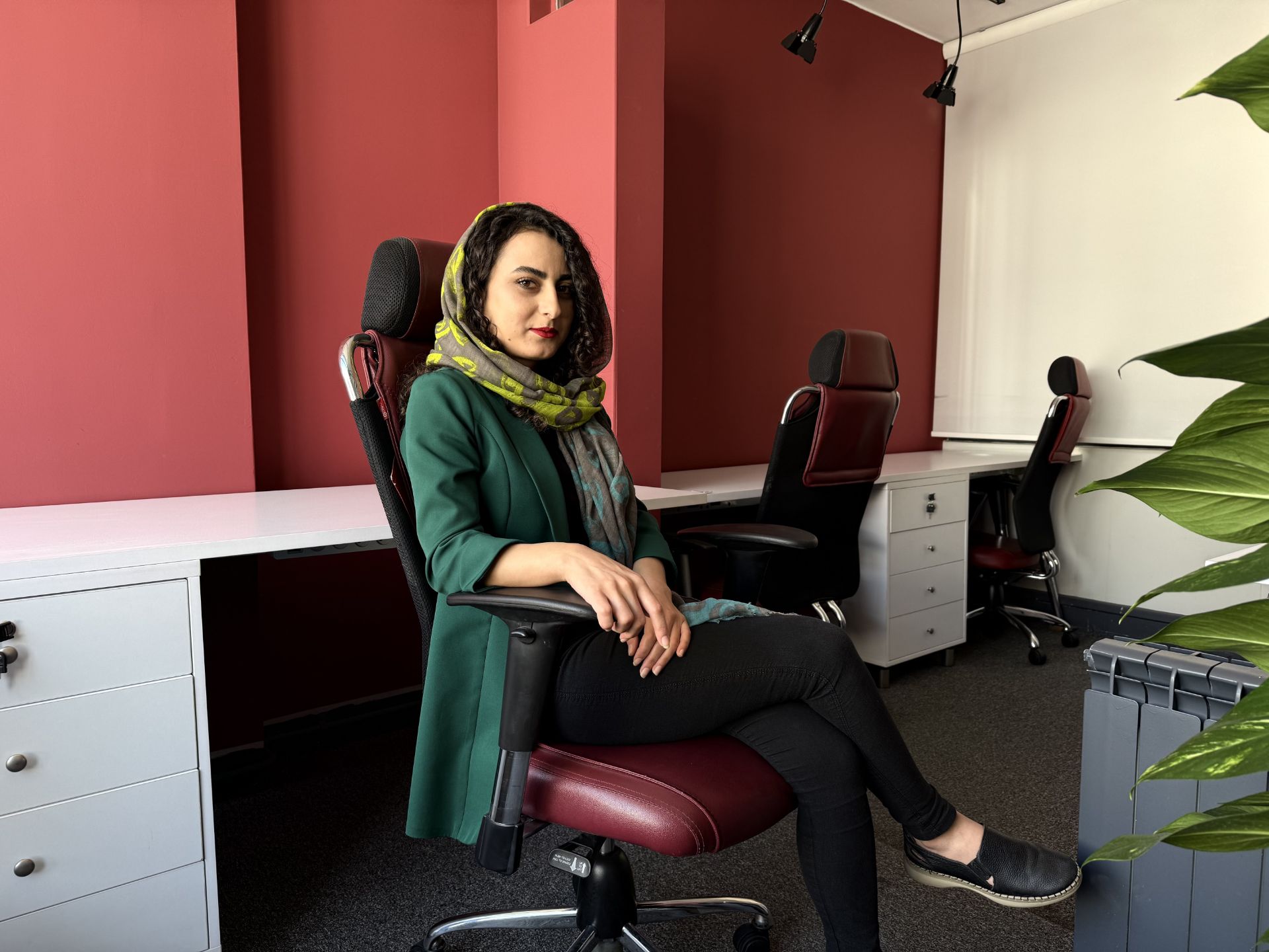 Kausar Nikomanesh, Zomit writer in the editorial office - Natural iPhone 16 Pro photography style