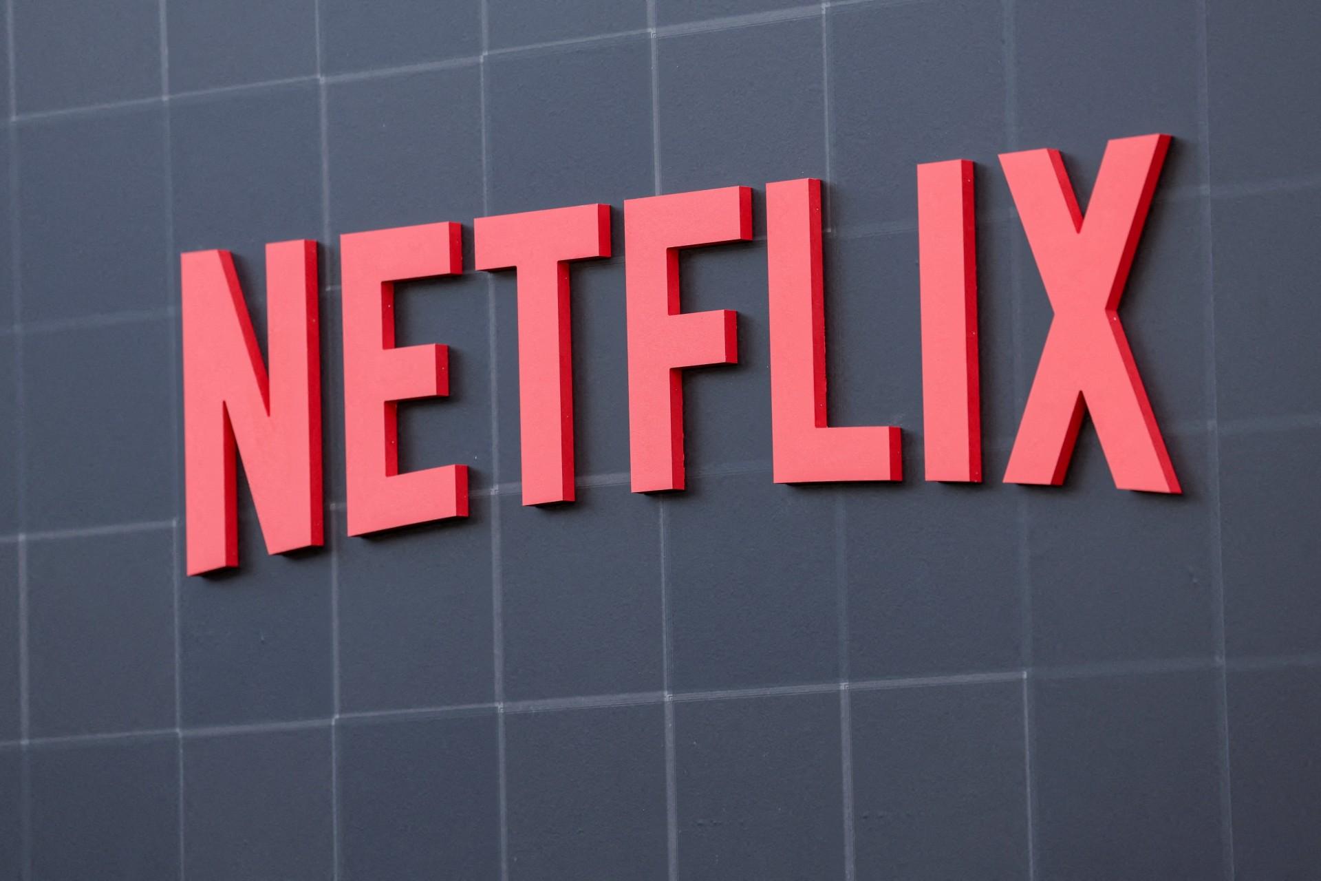 لوگو نتفلیکس روی دیوار