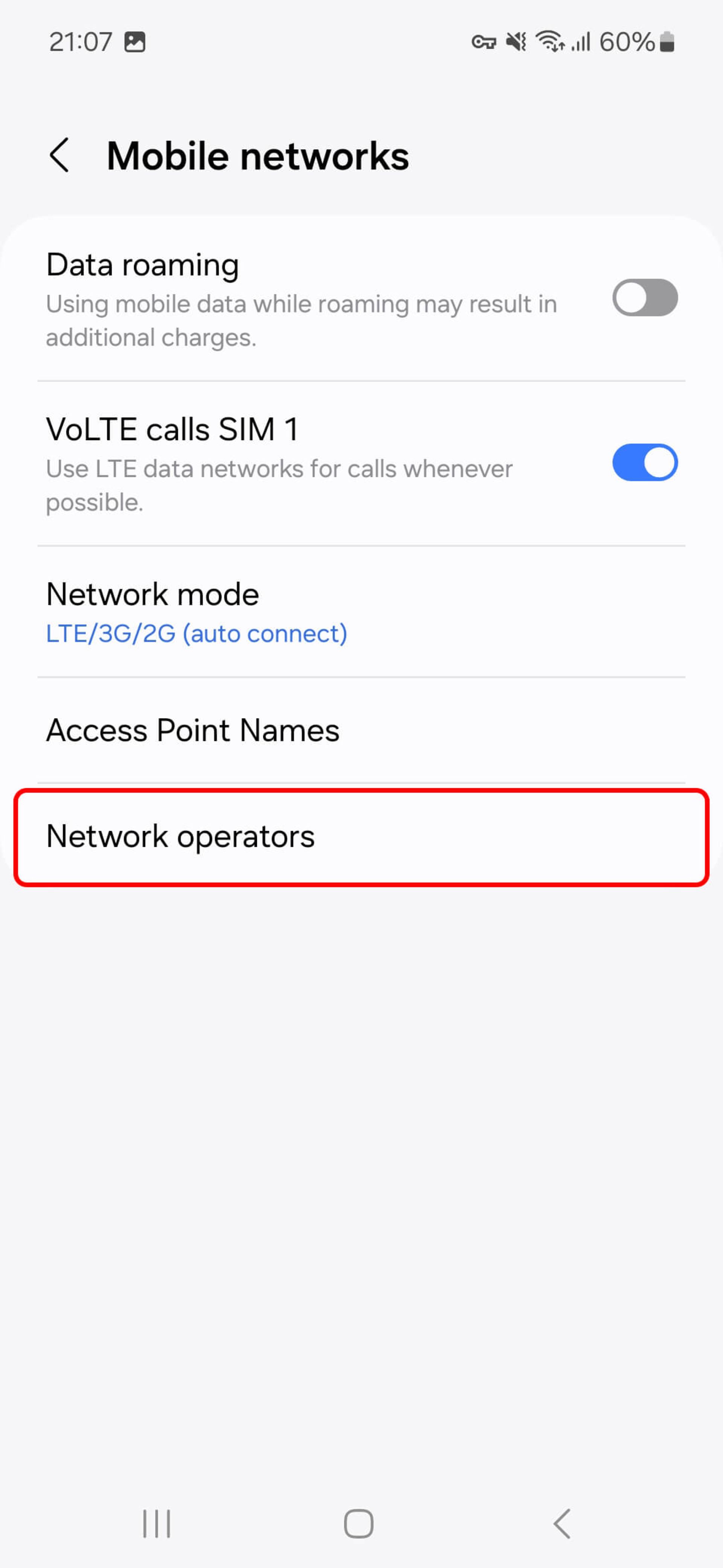 انتخاب گزینه Network operators (اپراتورهای شبکه) در گوشی سامسونگ