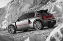 نمای عقب خودروی مفهومی جدید پژو (Peugeot) با خطوط قرمز در محیط کوهستانی