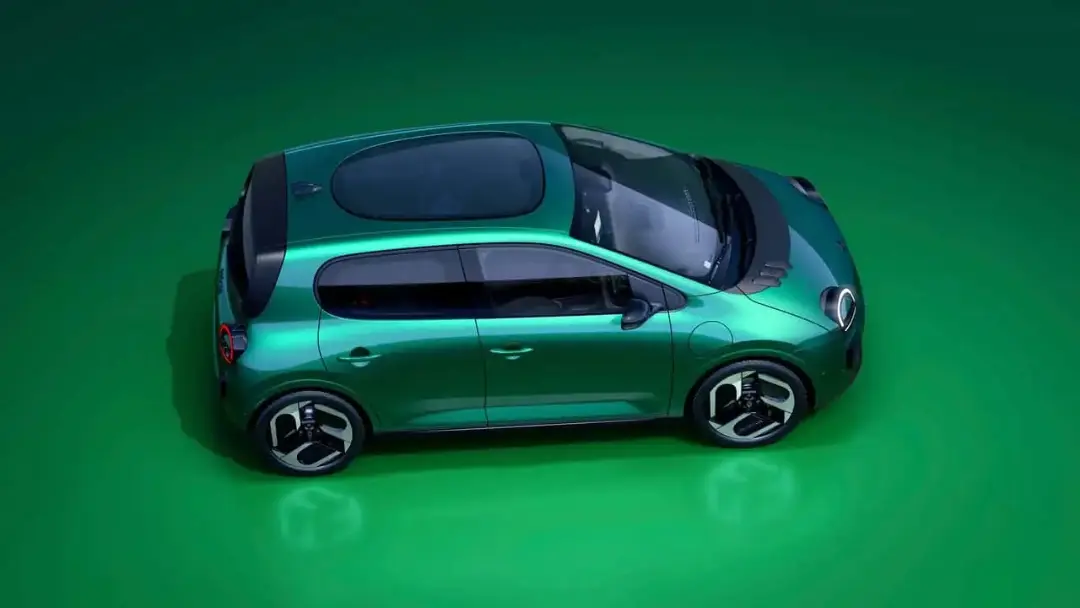 رنو توئینگو (Renault Twingo) جدید با سقف شیشه‌ای و رنگ سبز