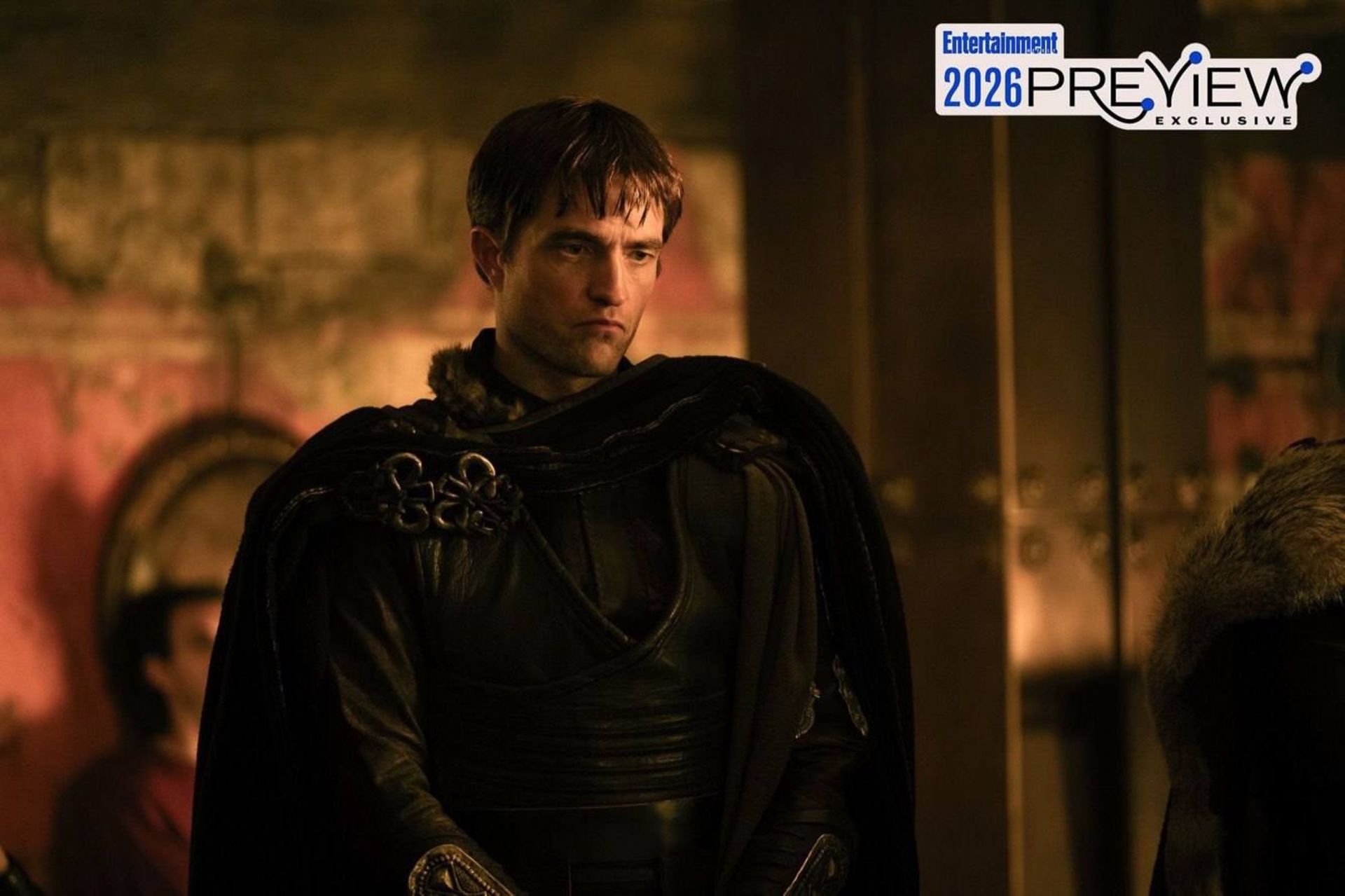 یک مرد جوان در لباس تاریخی