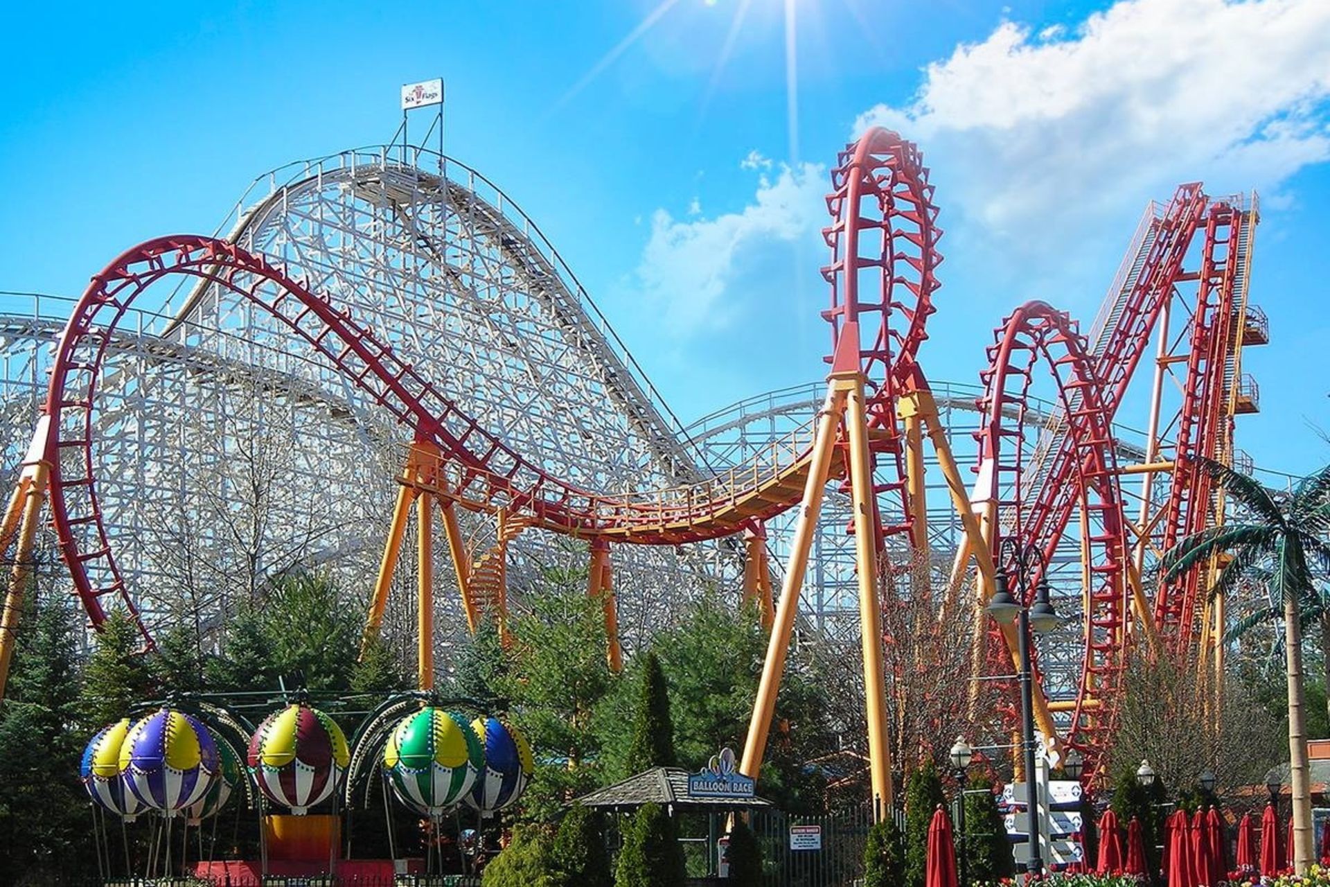 شهربازی سیکس فلگز مجیک مانتین