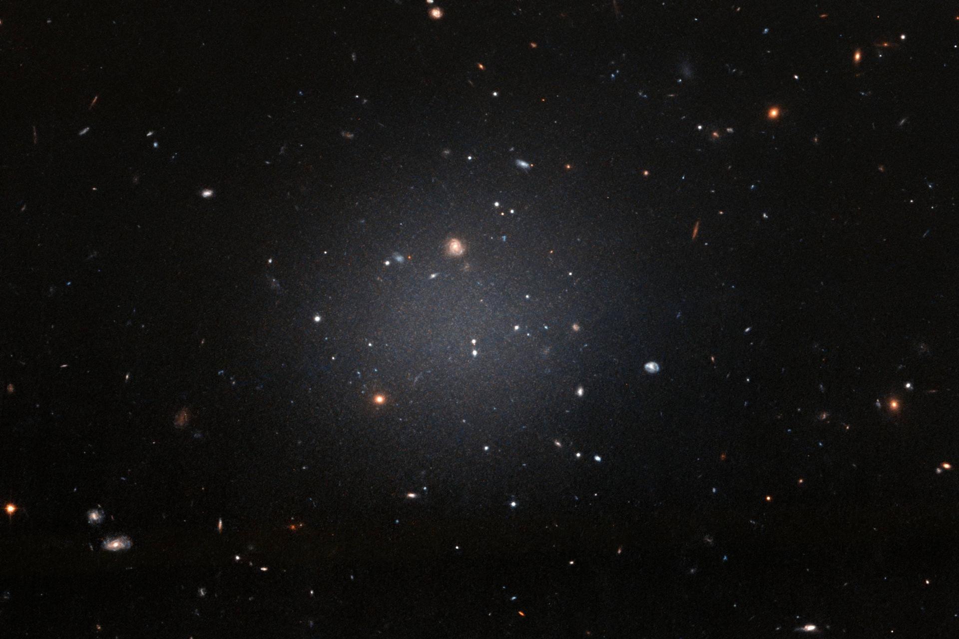 کهکشان NGC 1052-DF2