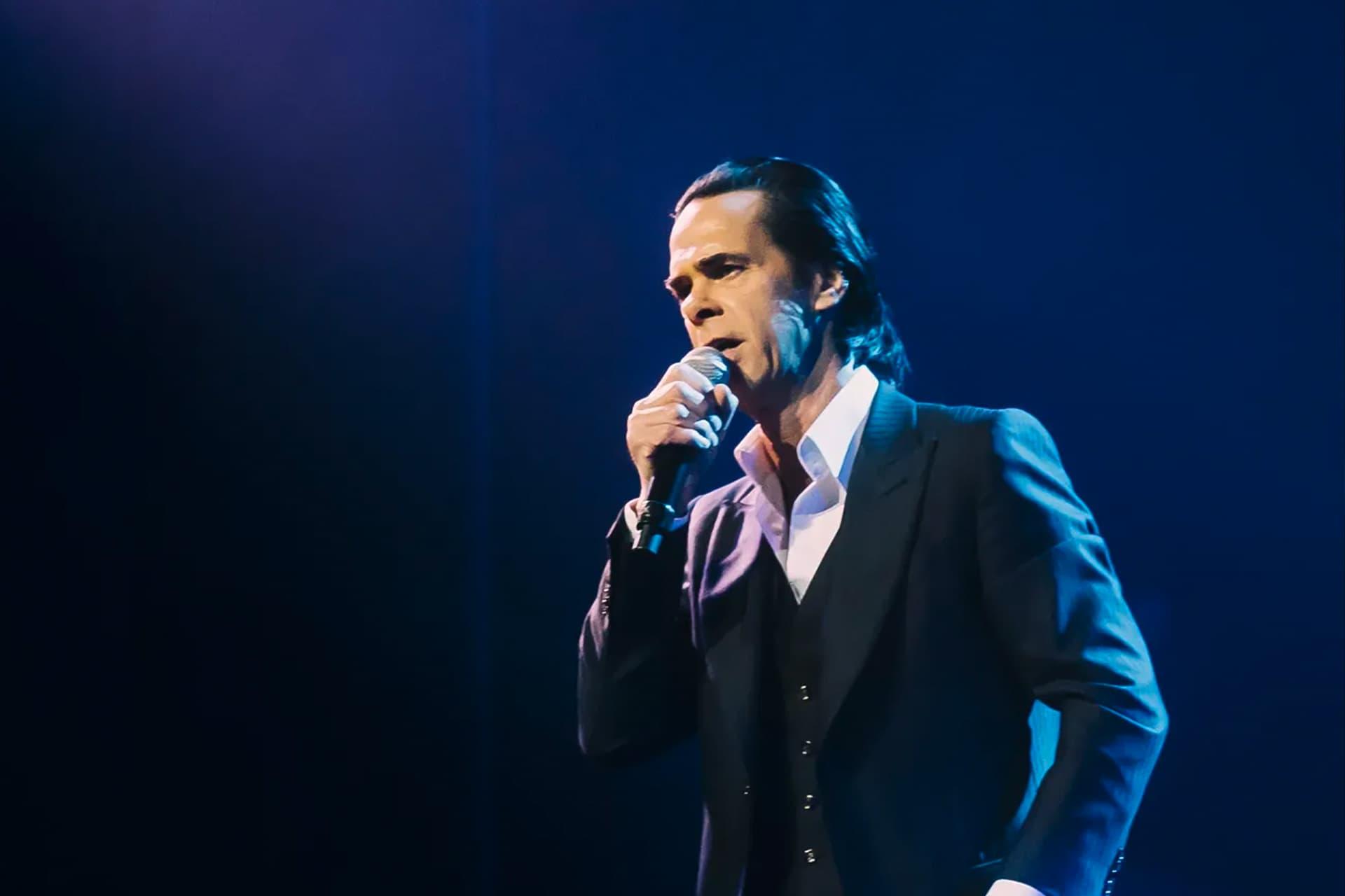 نیک کیو Nick Cave خواننده استرالیایی در کنسرت