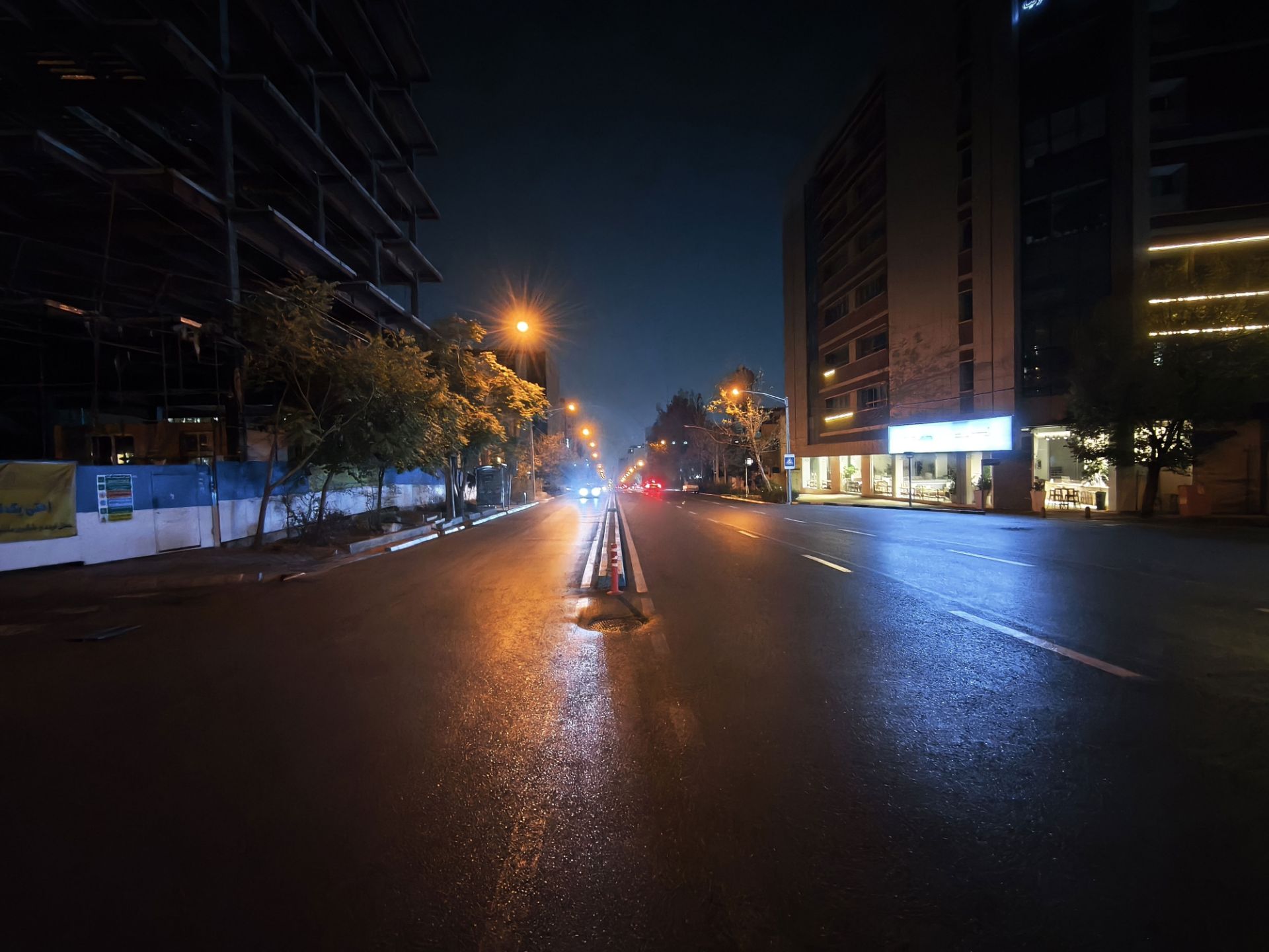 خیابان خلوت در شب