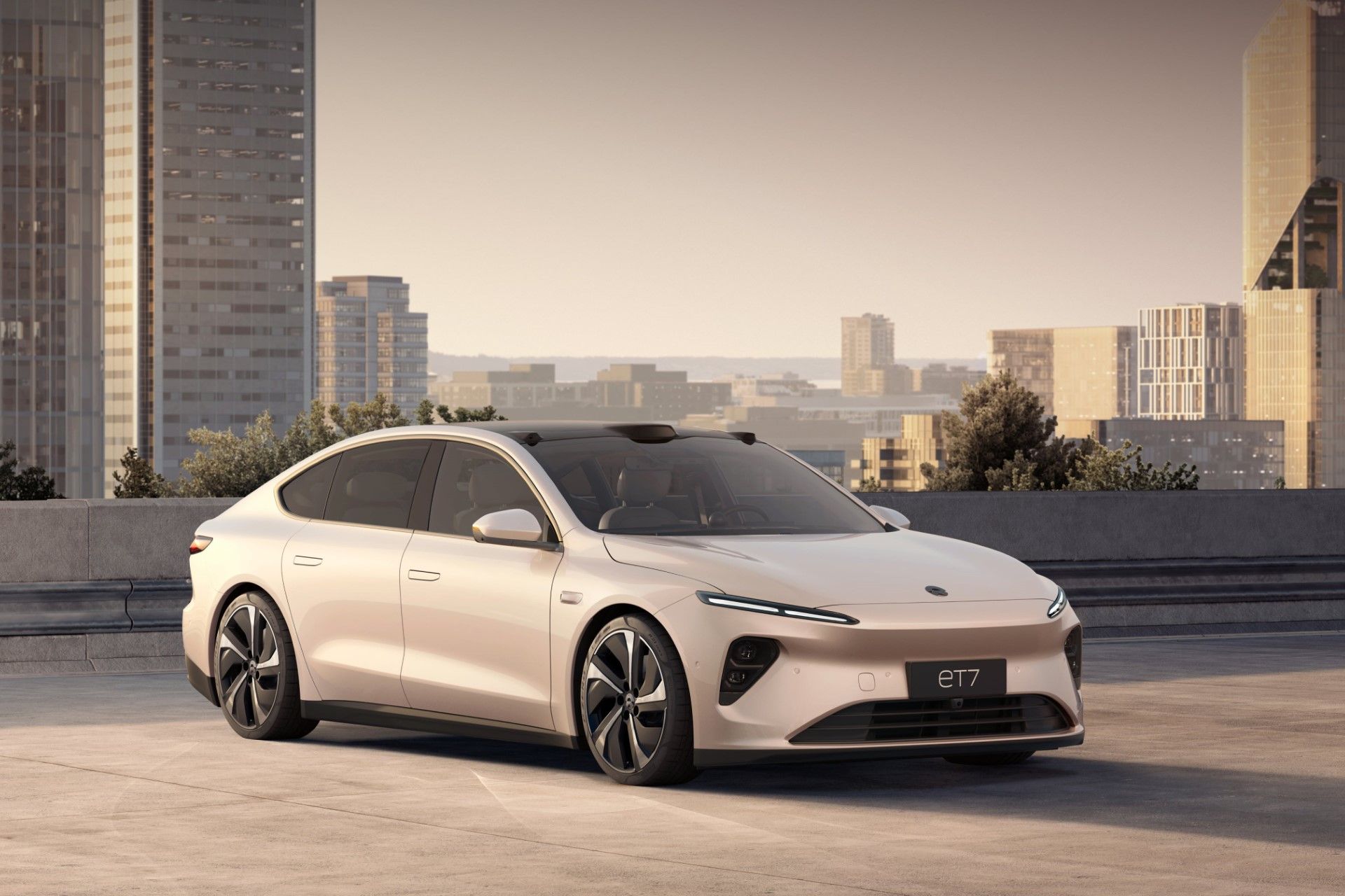 نمای سه‌چهارم از خودروی برقی Nio ET7