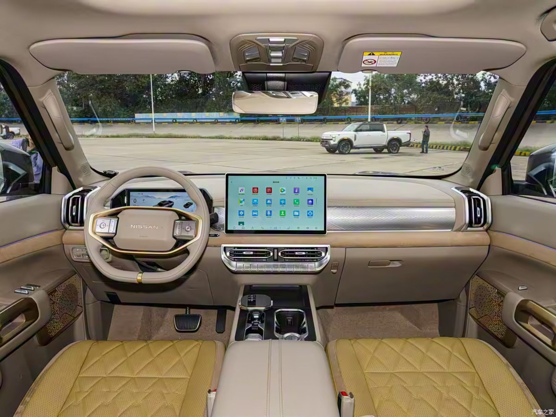 نمای داخل کابین خودرو نیسان فرانتیر پرو