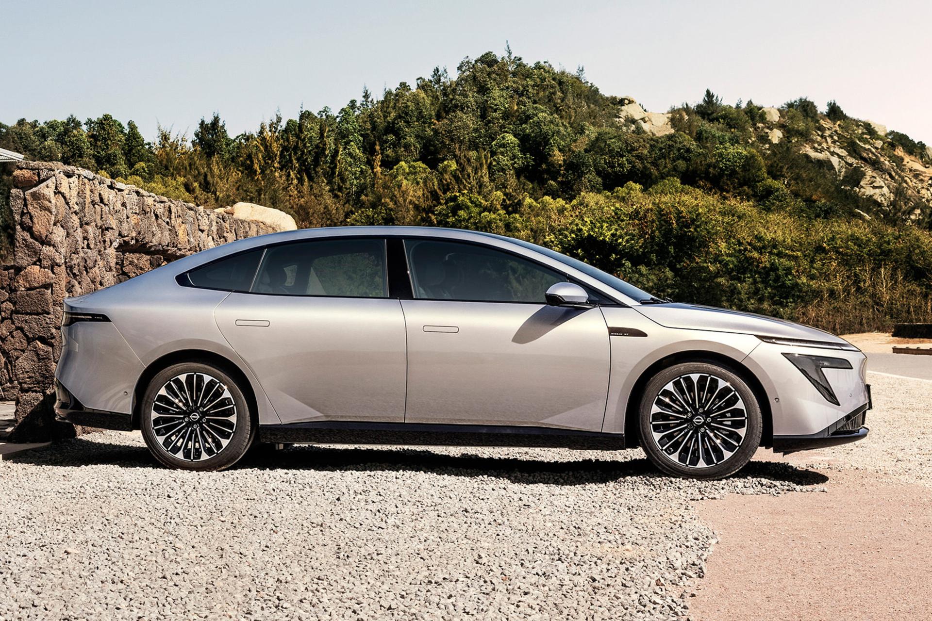 خودرو نیسان Nissan N7 نمای جانبی