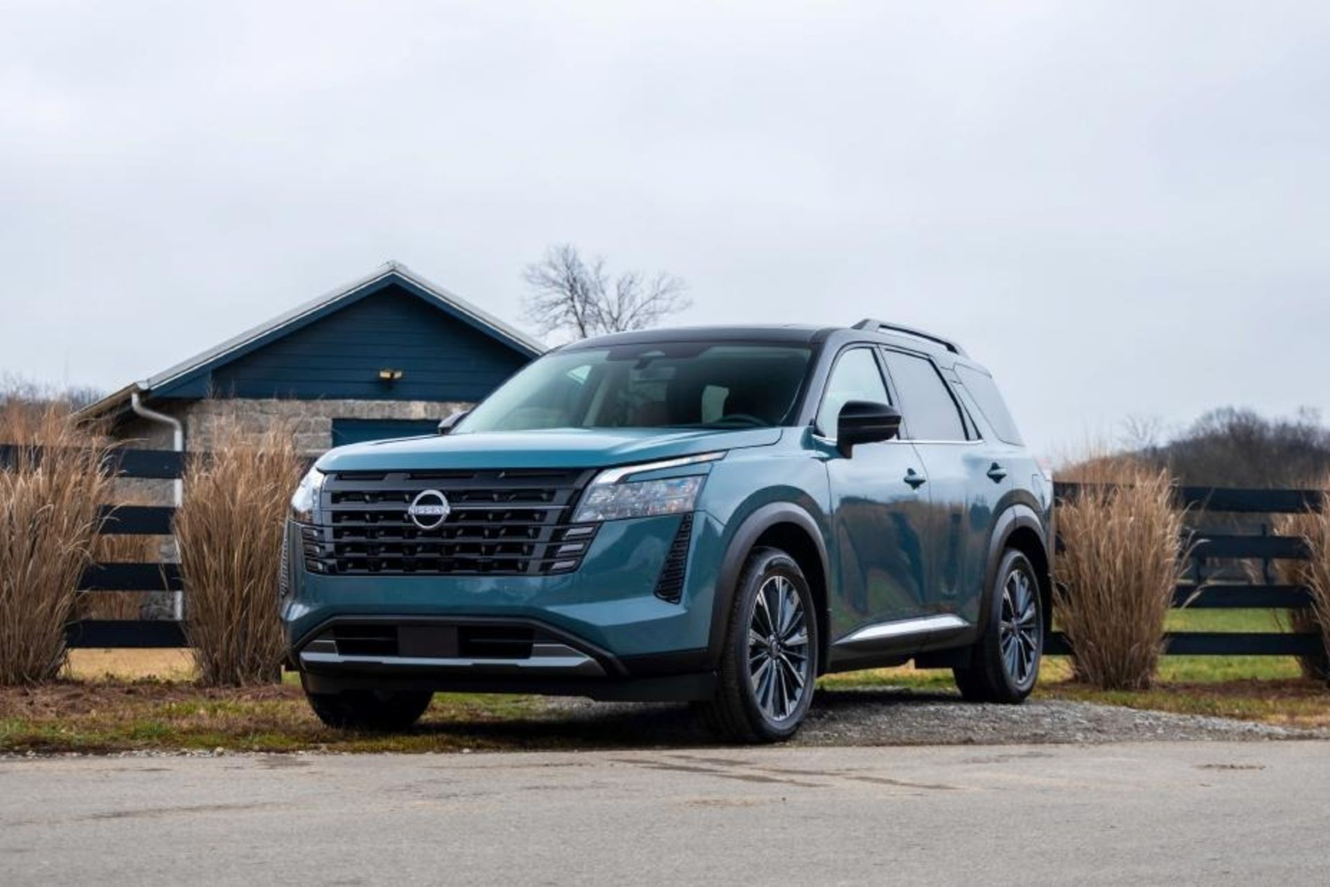 سه‌چهارم جلویی نیسان پث‌فایندر ۲۰۲۶