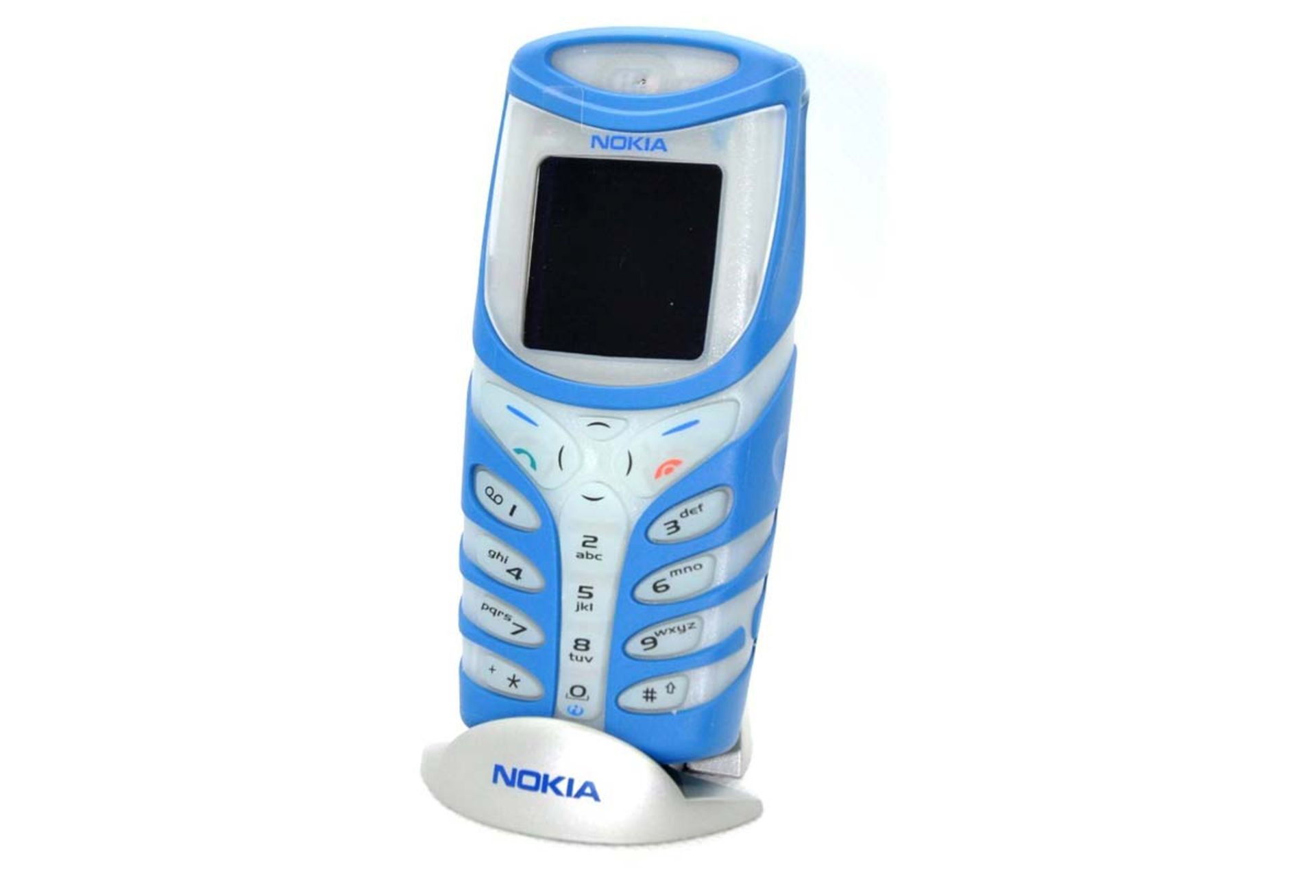 گوشی نوکیا 5100 قرار گرفته روی استند موبایل