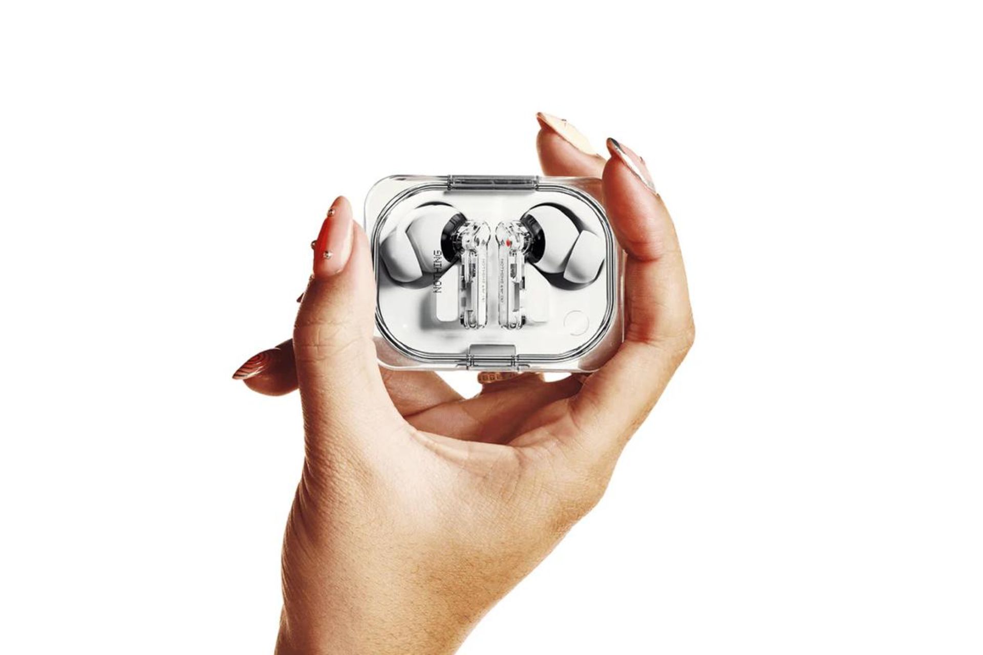 هندزفری بی سیم ناتینگ Ear (a) در دست