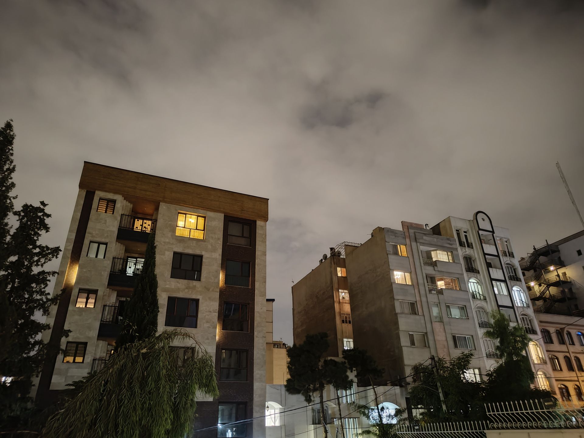 عکاسی از آسمان ابری در شب