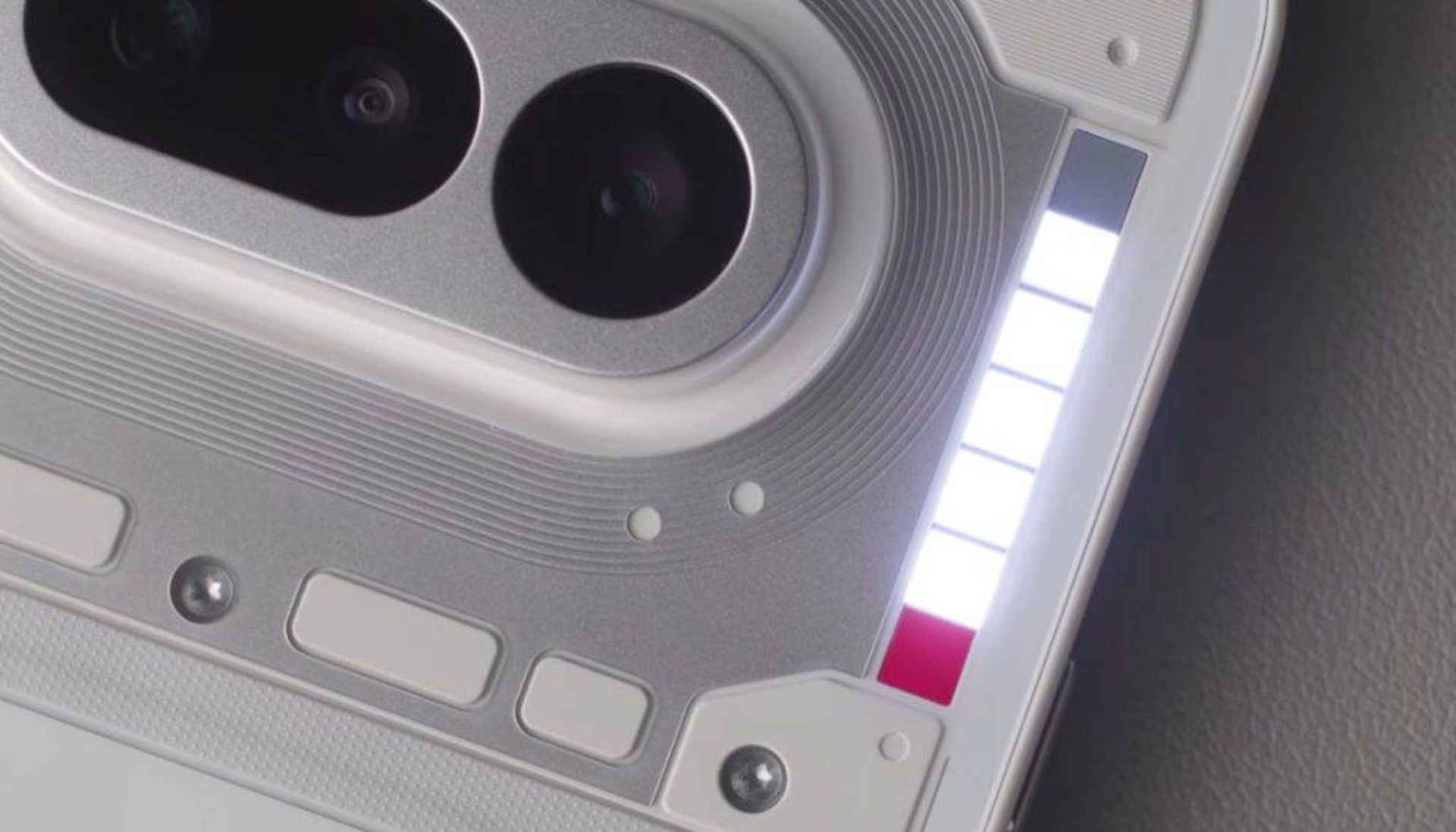 ناتینگ فون 4a صورتی