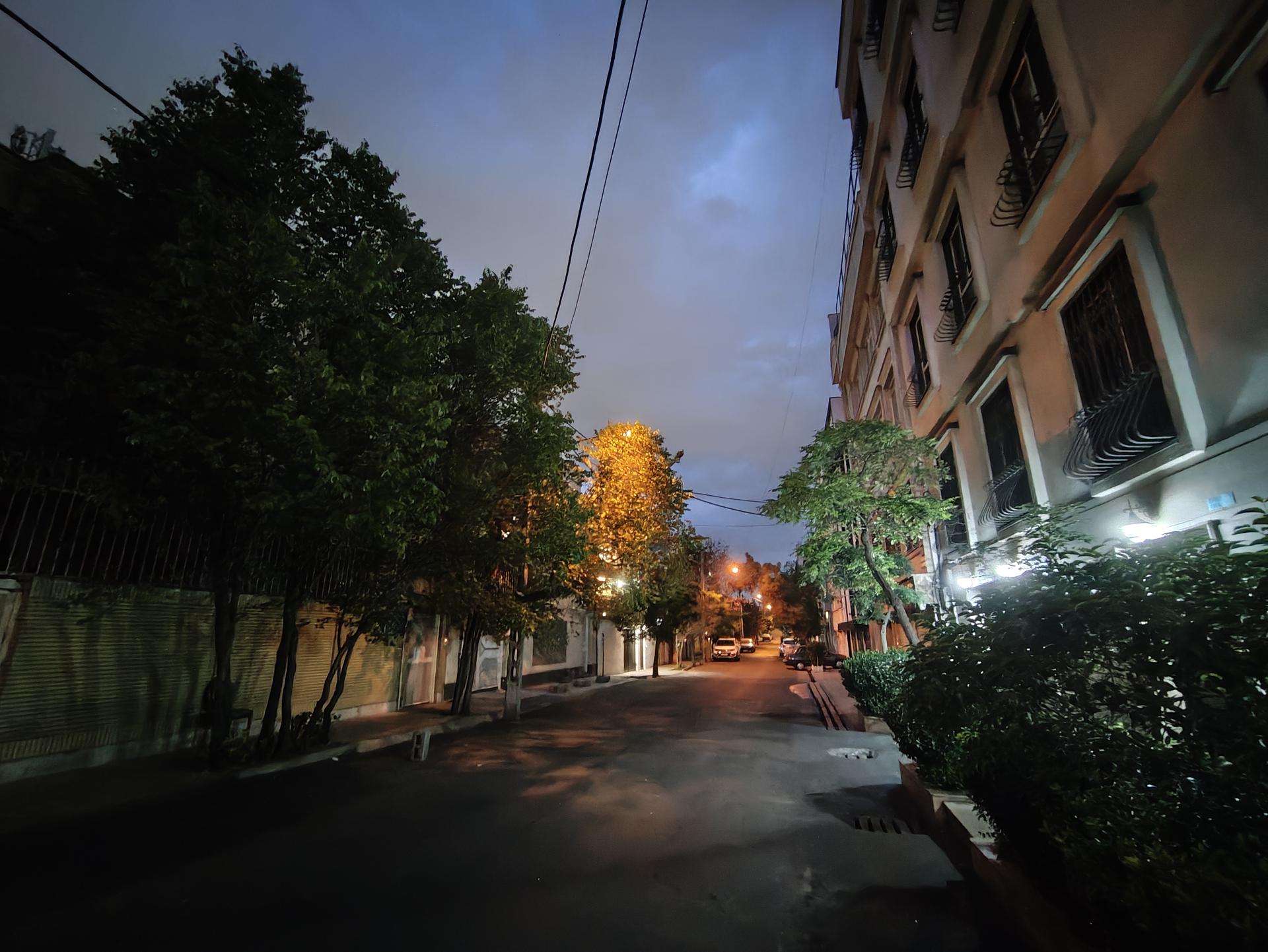 نمونه‌عکس دوربین اولتراواید ناتینگ فون 4a پرو - در تاریکی شب - ۲