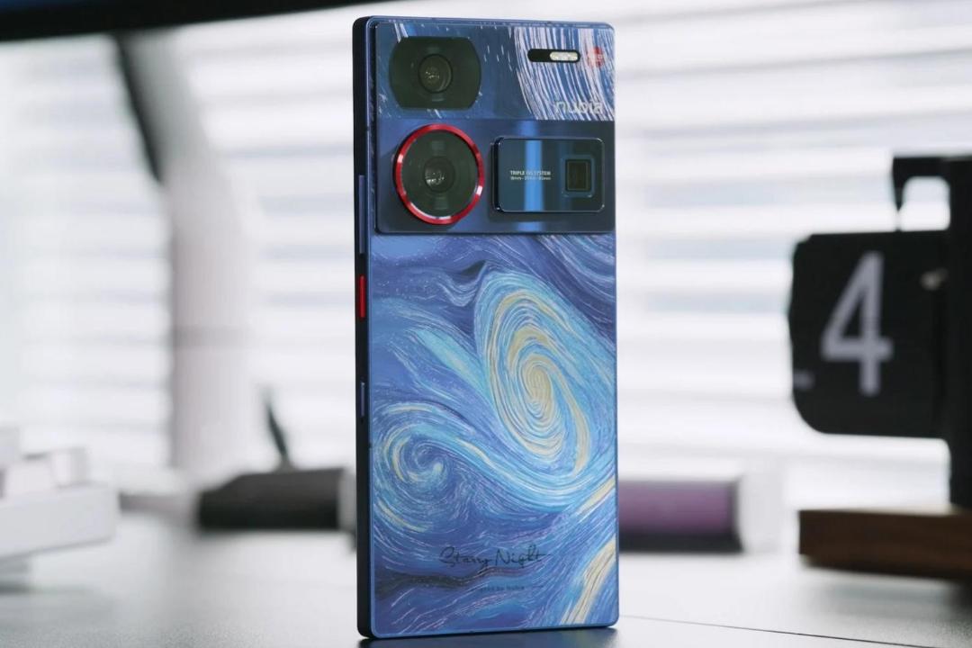 گوشی نوبیا Z60 ultra Starry Night Edition روی میز