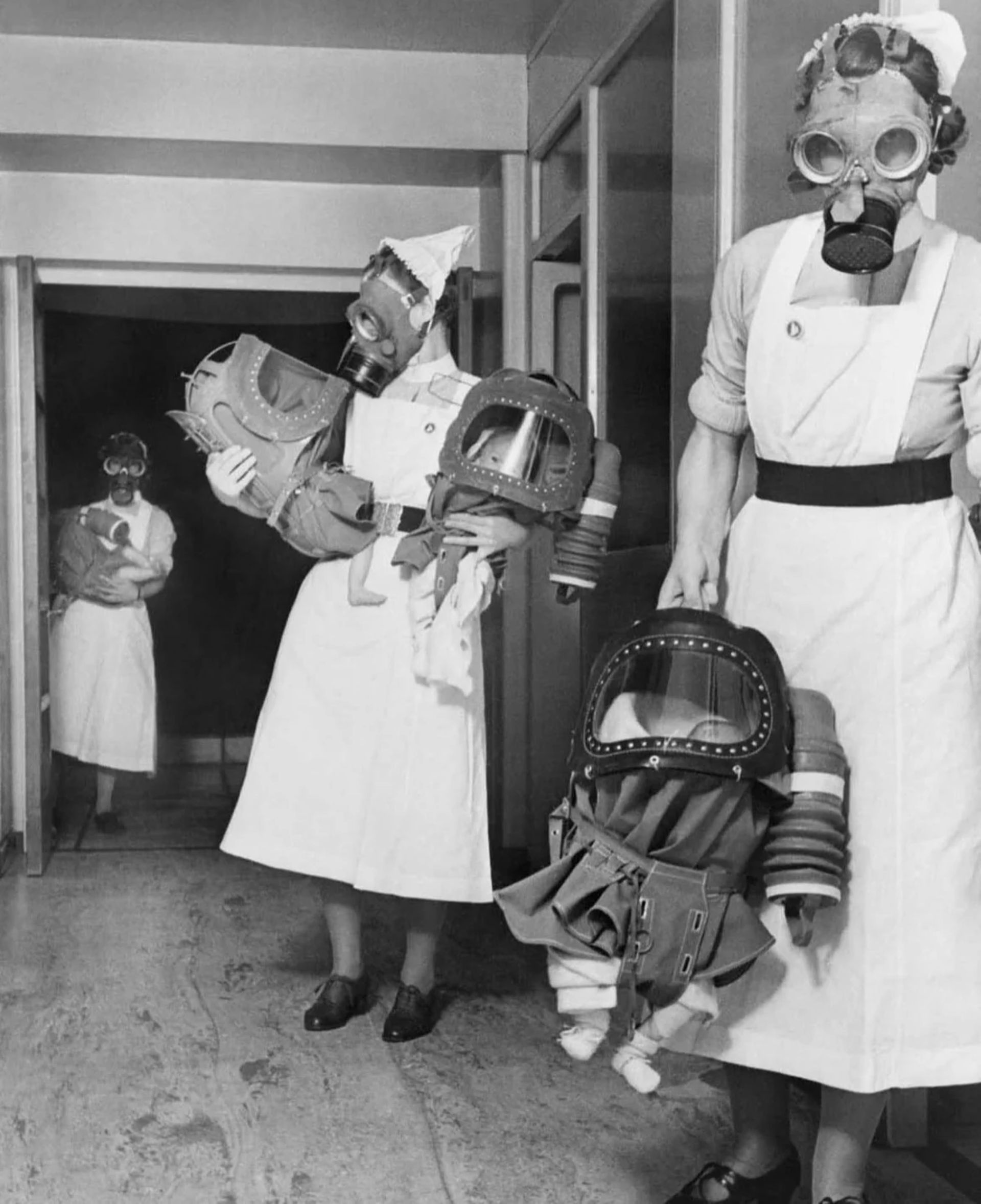 استفاده از ماسک گاز برای کودکان در جنگ