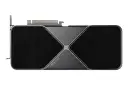 نمای بالای کارت گرافیک انویدیا جی فورس RTX 5090 با نمایش لوگو و هیت‌سینک